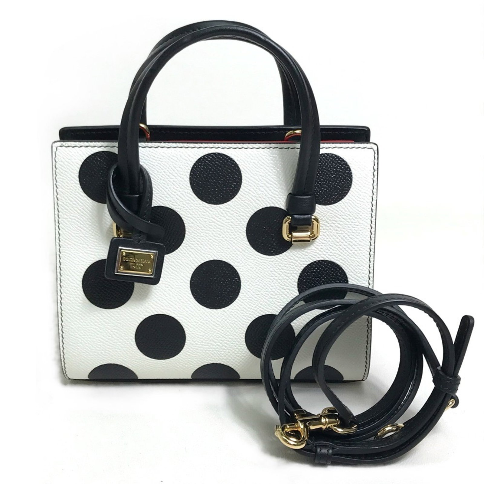 Gabbana Handbag Leather Dolce: Gabbana Handbag Leather Dolce White leather Dolce & Gabbana handbag with dimensions 14.5cm x17cm x7cm, featuring a classic design and premium leather material. This stylish handbag is a great