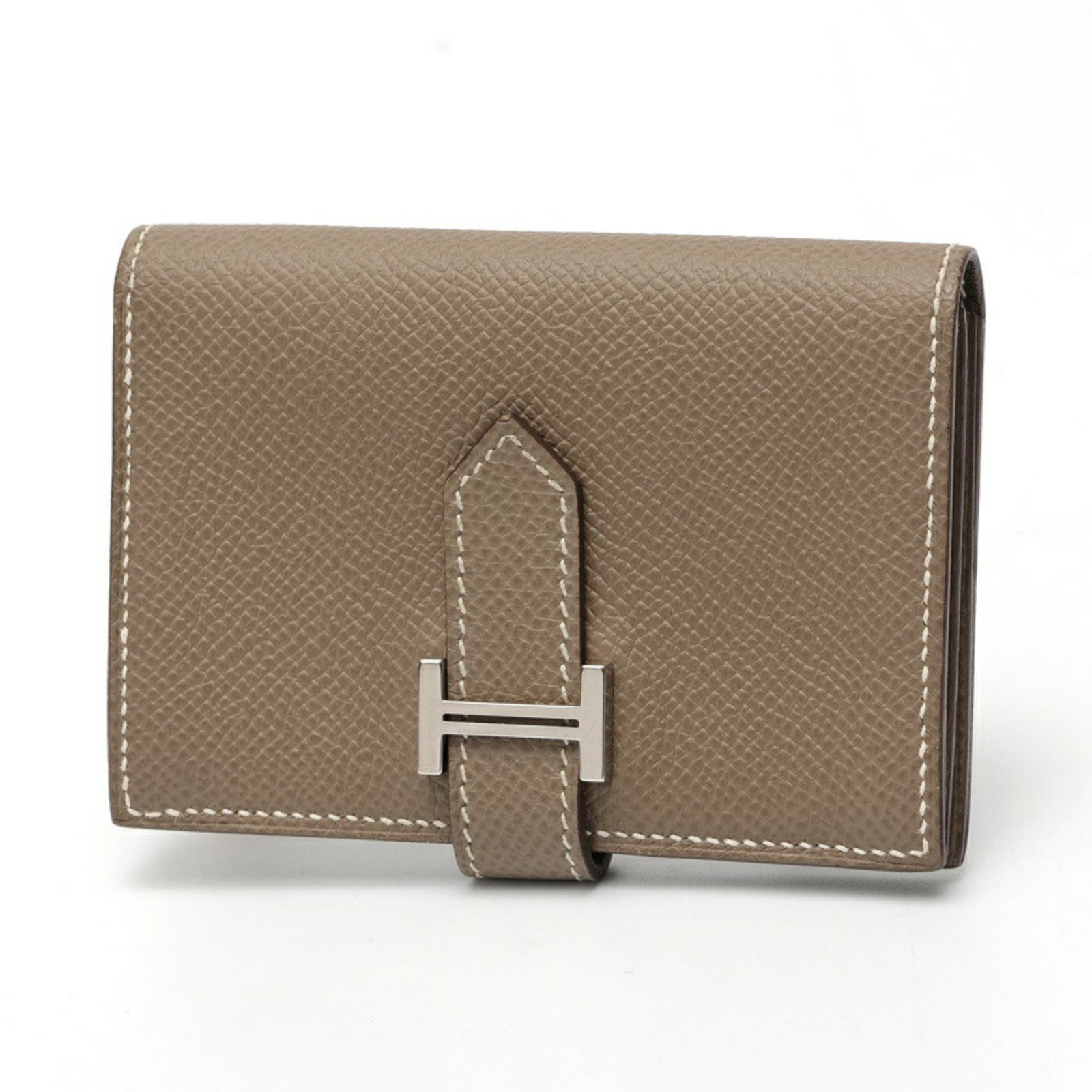Epsom Leather Card Case Hermes: Epsom Leather Card Case Hermes Epsom leather card case from Hermes, crafted in France with a sophisticated Etoupe gray finish. Measuring 7cm x 10.5cm x 1.5cm, this compact case is designed to hold you