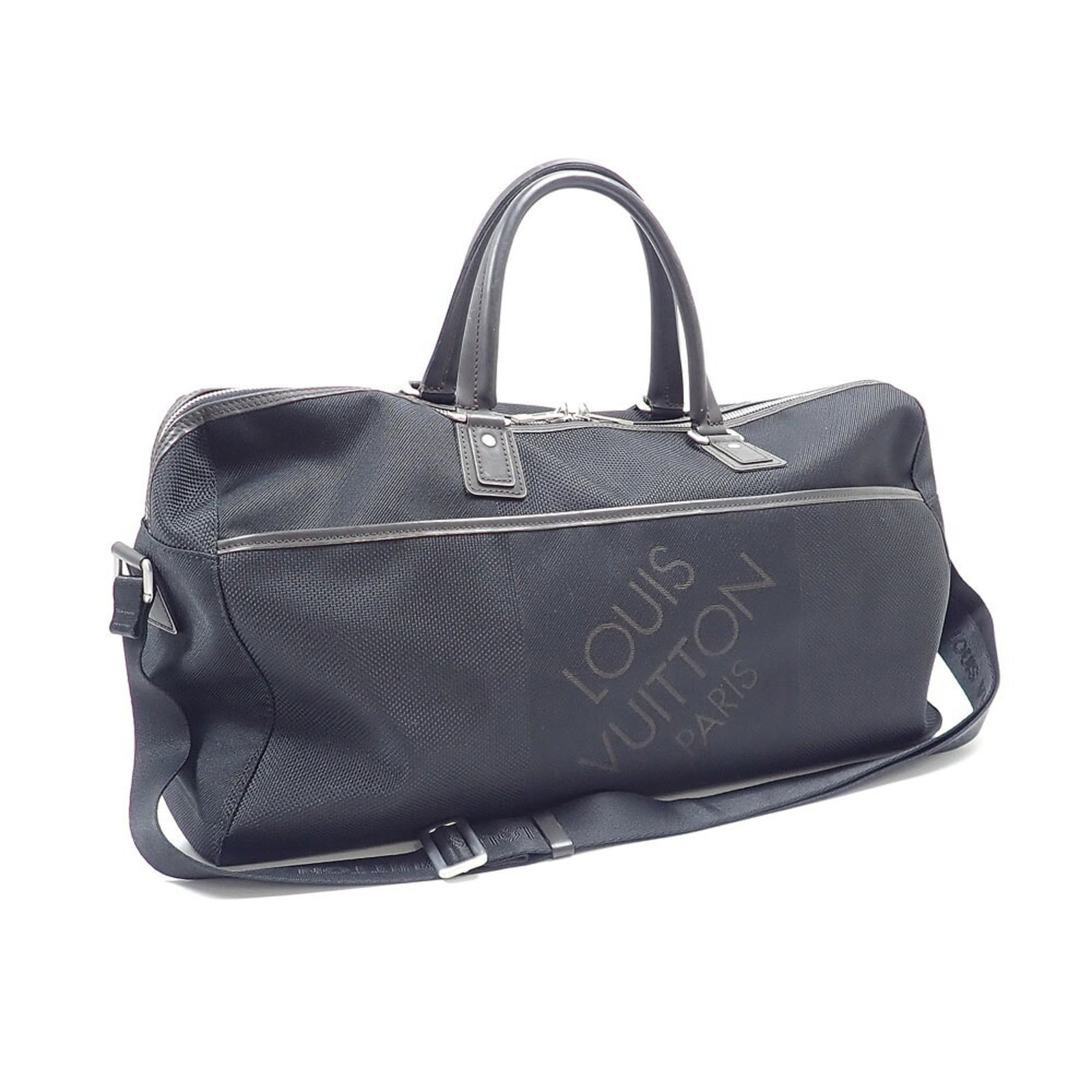 Damier Geant Louis Vuitton Boston Bag: Damier Geant Louis Vuitton Boston Bag Damier Geant Louis Vuitton Boston Bag is a classic design with a timeless Damier Geant pattern, featuring a signature on the interior. Made from high-quality