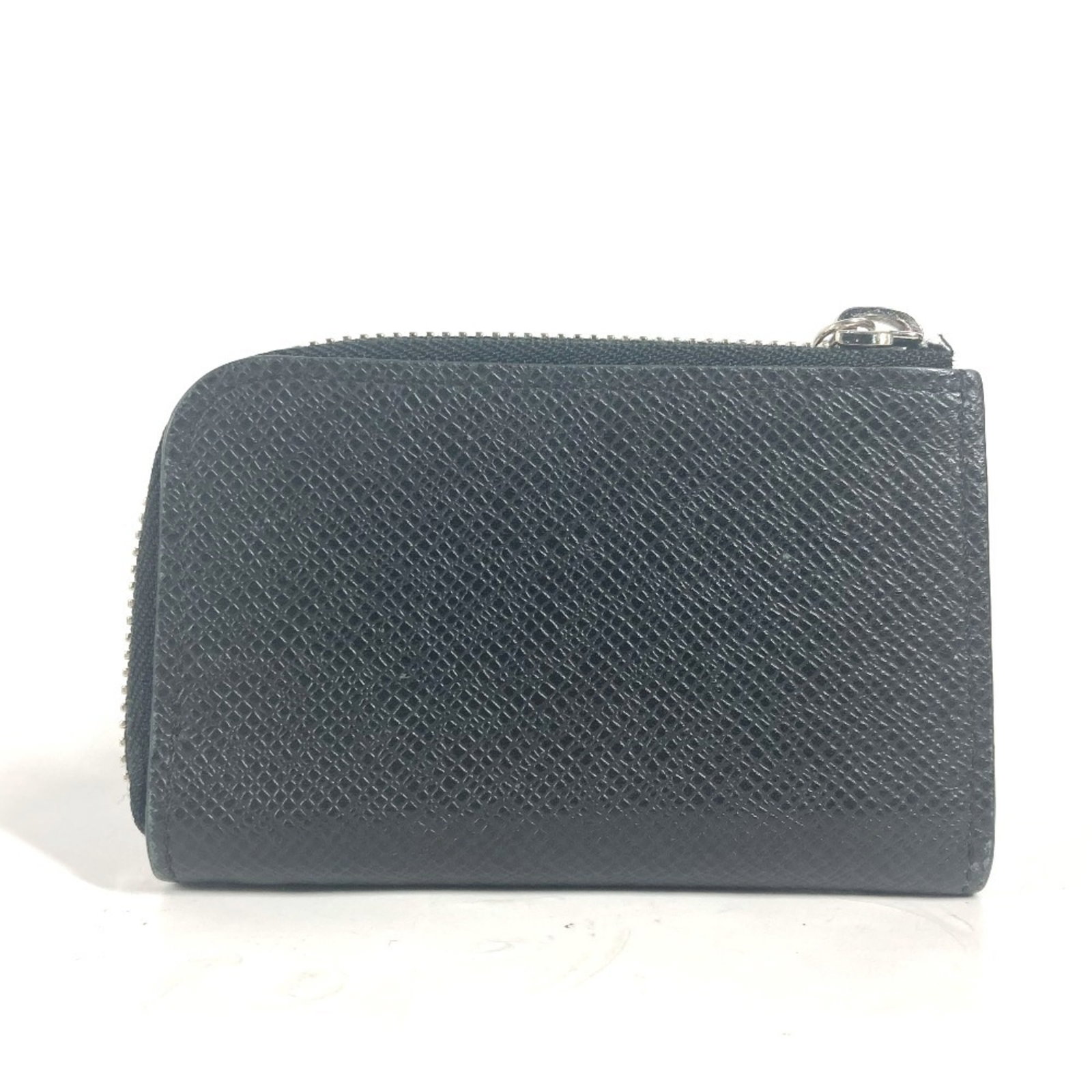Coin Purse Case Leather Taiga Coin Louis Vuitton: Coin Purse Case Leather Taiga Coin Louis Vuitton Taiga leather coin purse case from Louis Vuitton, available in Ardoise and Black. This compact, 6cm x 10.5cm case features the iconic Taiga leather mat