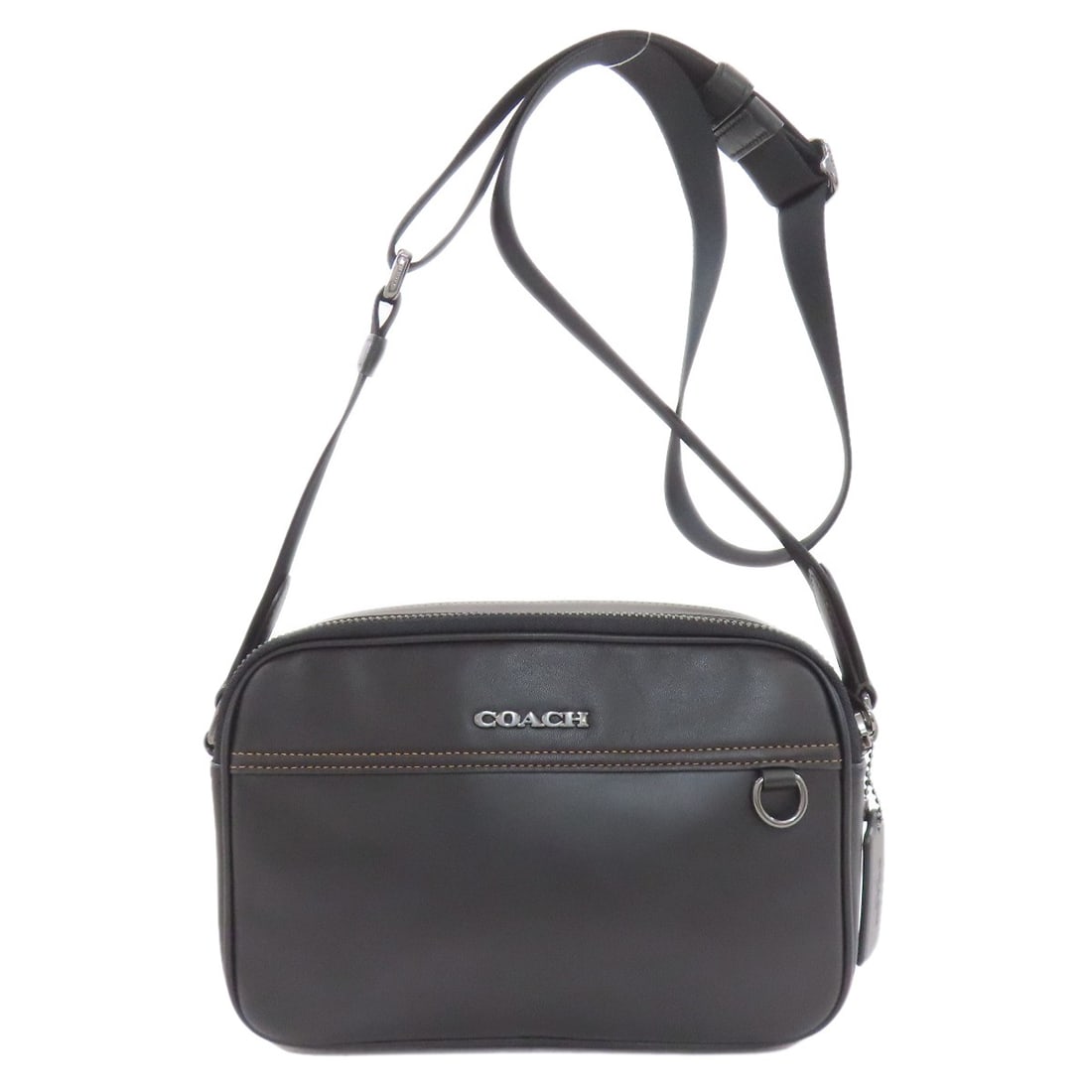 C4148 Shoulder Bag Leather Crossbody Graham Coach: C4148 Shoulder Bag Leather Crossbody Graham Coach This black leather shoulder bag from COACH features a classic design with a crossbody strap for easy carrying. Made from high-quality leather, it has 