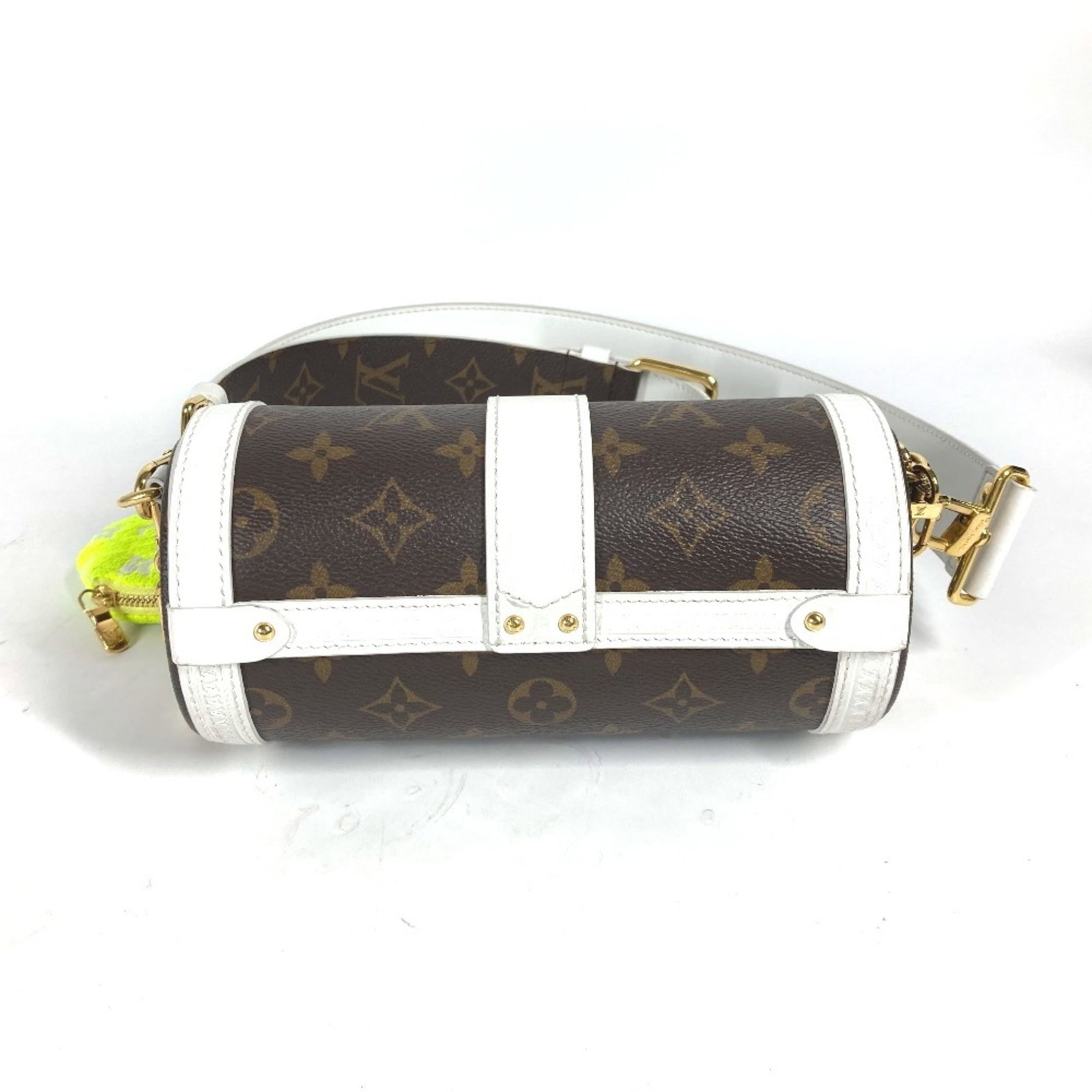 Shoulder Bag Pouch Canvas Monogram Louis Vuitton: Shoulder Bag Pouch Canvas Monogram Louis Vuitton This Louis Vuitton Shoulder Bag Pouch is a stylish and practical accessory, featuring the iconic Monogram canvas design in a classic brown and white