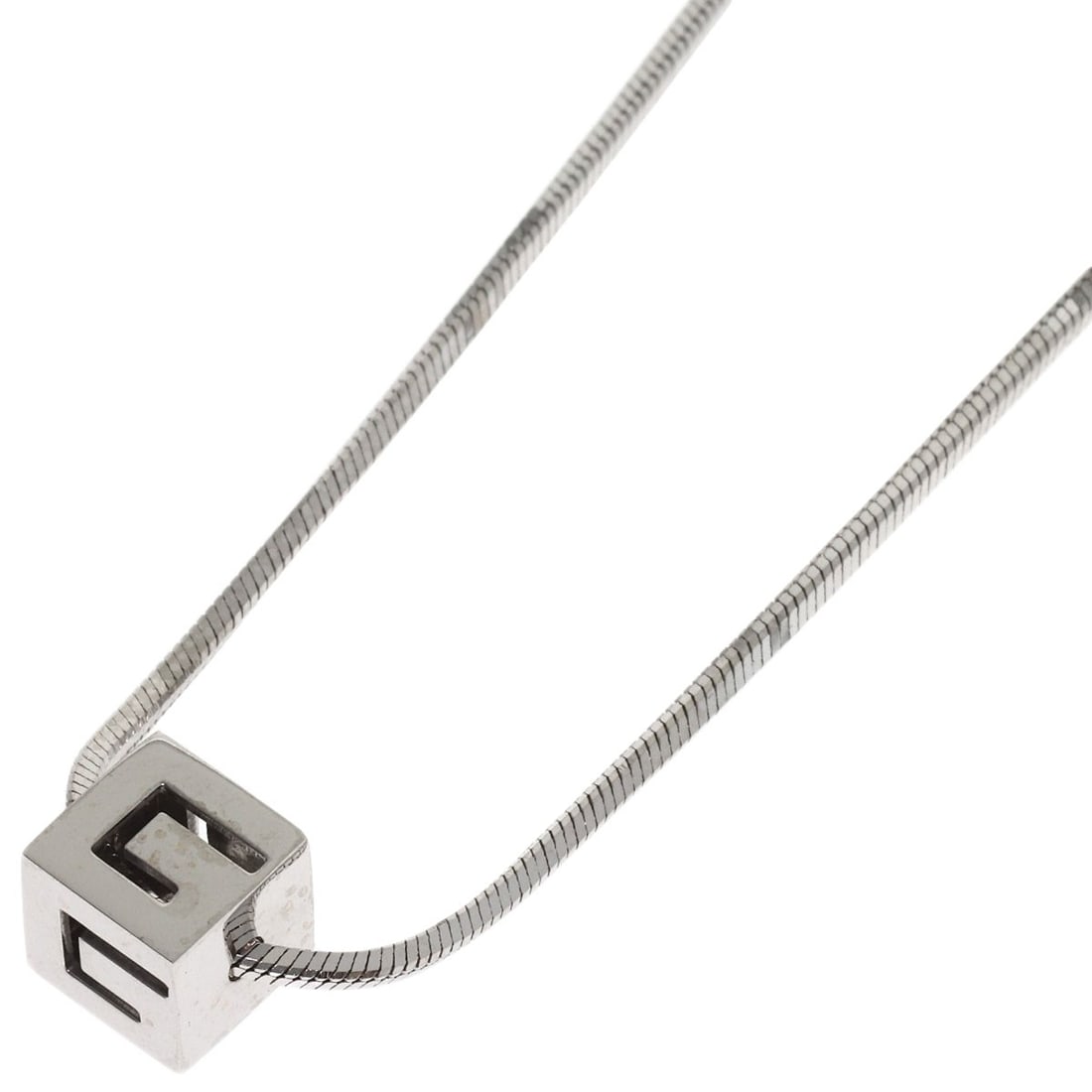 K18 White Gold Gucci Necklace Cube Logo: K18 White Gold Gucci Necklace Cube Logo K18 White Gold Gucci Necklace Cube Logo features a sleek design with a silver metal exterior and a purity of K18, a hallmark of high-quality gold. The necklace