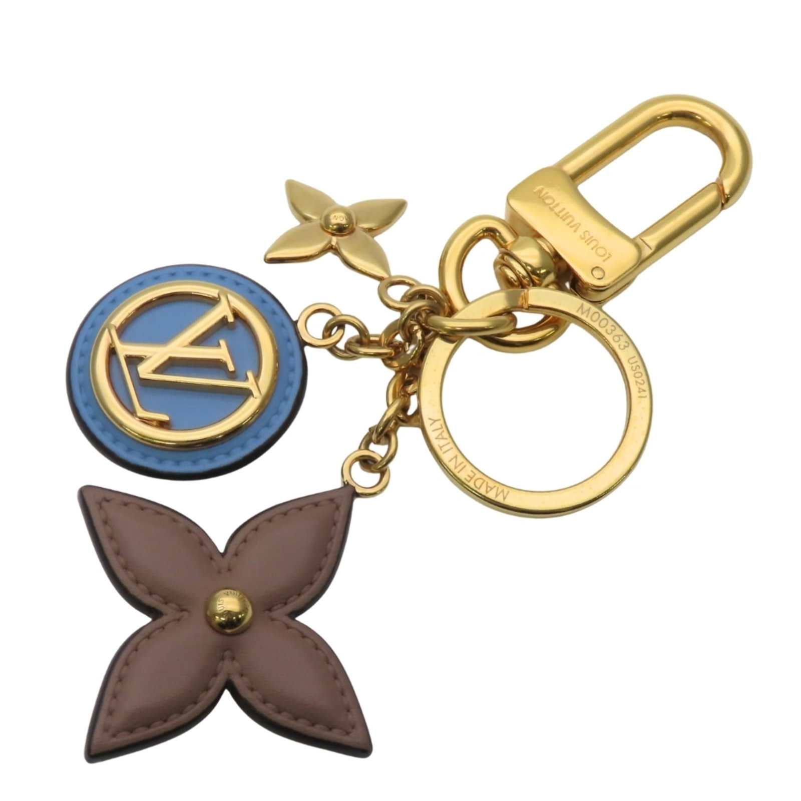 Monogram Metal Keyring Louis: Monogram Metal Keyring Louis Metal keyring with iconic Louis Vuitton monogram design, crafted from high-quality metal and measuring 12cm x 4.5cm. The multi-color design adds a touch of elegance to any