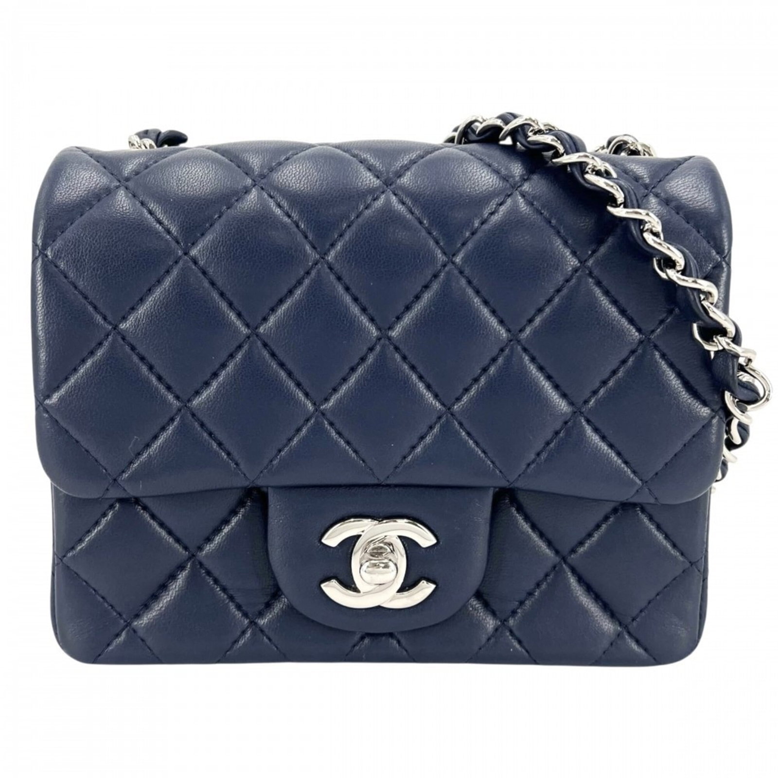 Shoulder Bag Leather Chanel: Shoulder Bag Leather Chanel Blue lambskin shoulder bag from Chanel, featuring 110cm long strap and dimensions of 12.5cm x 16.5cm x 7cm. Made from high-quality leather, this bag's classic design is a