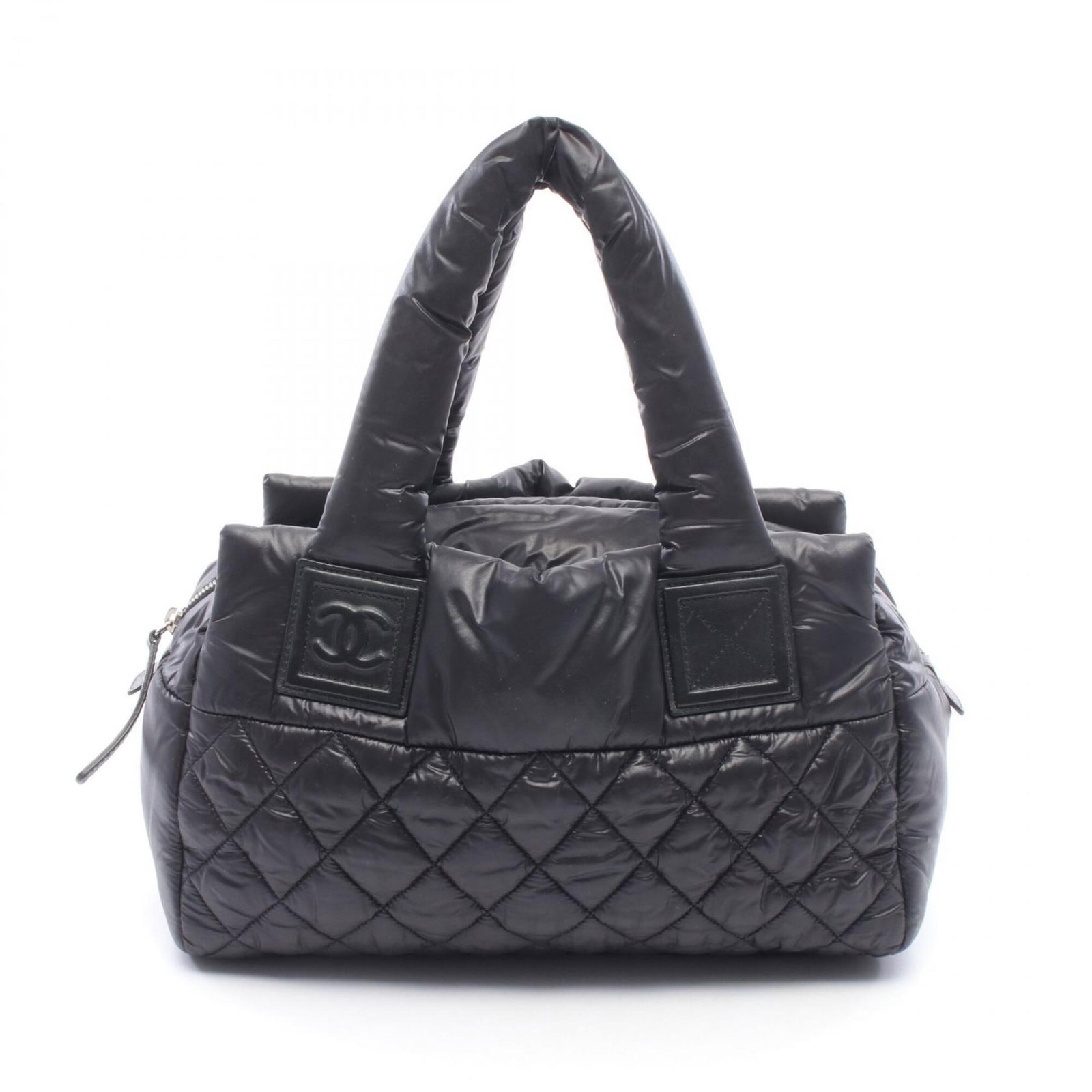 Nylon Leather Handbag Chanel: Nylon Leather Handbag Chanel Nylon and leather blend in this sleek black Chanel handbag, featuring silver hardware for a touch of sophistication. Measuring 21cm x 31cm x 16cm, it offers a compact and
