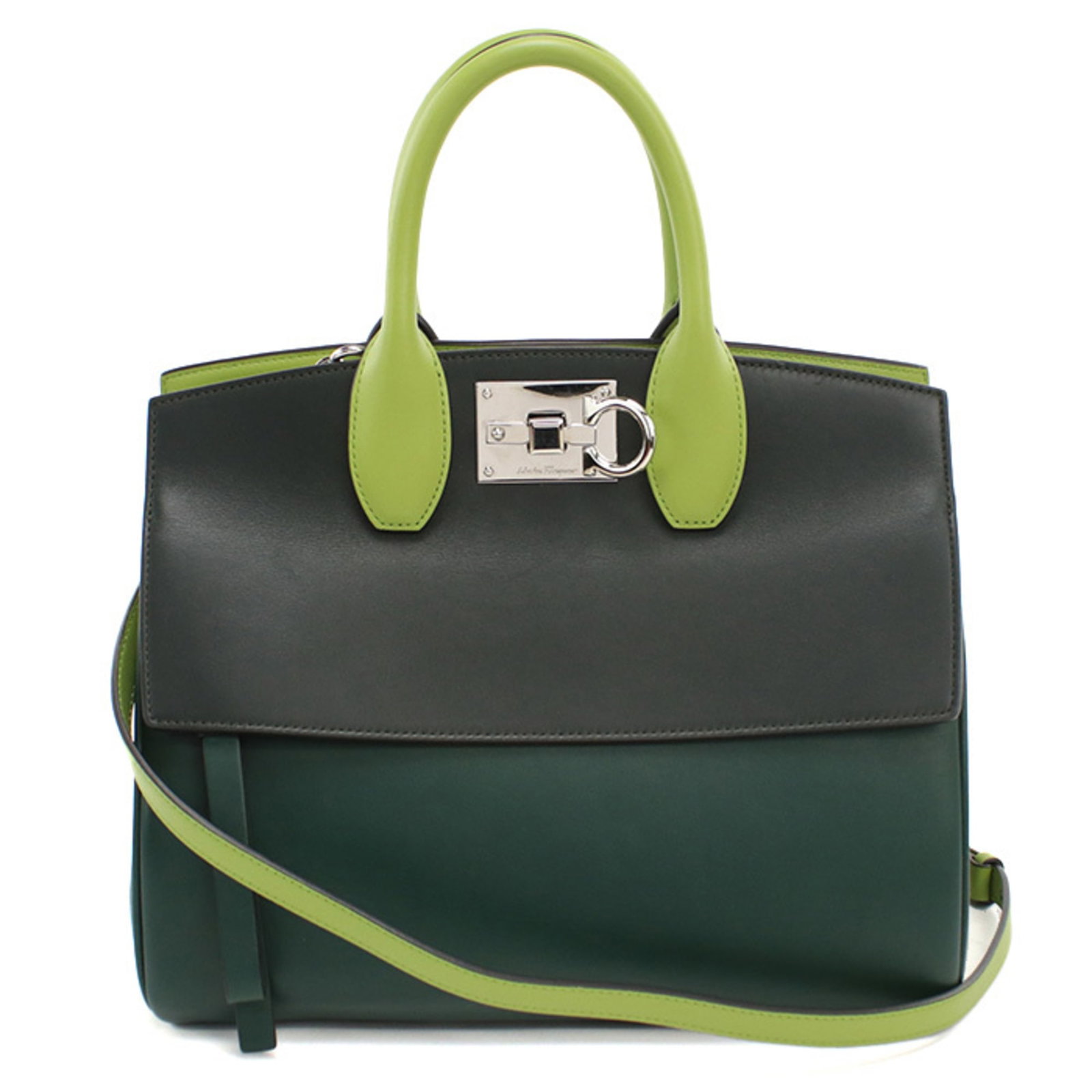 Bag Leather Salvatore Ferragamo Tote: Bag Leather Salvatore Ferragamo Tote The Salvatore Ferragamo tote bag is crafted from high-quality leather, featuring a classic design with a rich green color and silver hardware. Measuring 23cm x