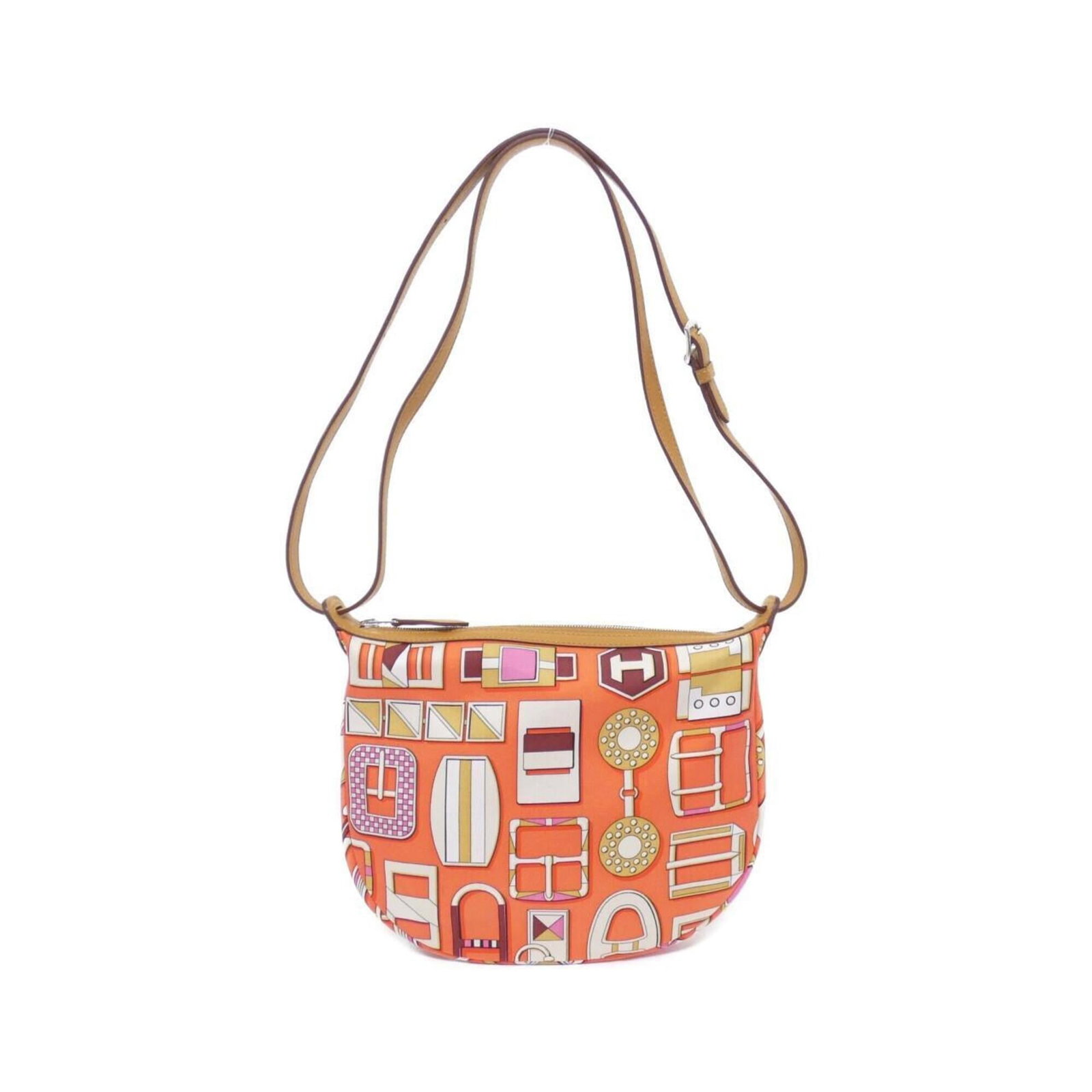 Hermes Handbag Pouch Silk Swift Leather: Hermes Handbag Pouch Silk Swift Leather Silk and swift leather come together in this vibrant orange poppy handbag pouch from Hermes, featuring silver hardware. Measuring 17cm x 22cm x 3cm, it's a comp