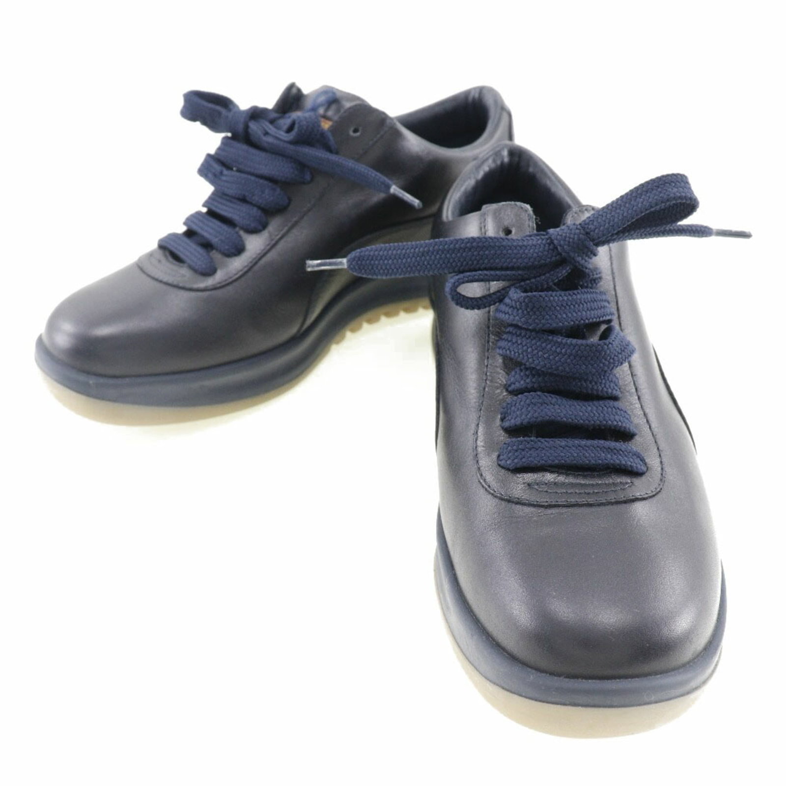 Sneakers Louis Vuitton: Sneakers Louis Vuitton Black Leather Louis Vuitton Sneakers come with a box, dust bag, and shoe laces. The shoes feature an upper made of leather. Item Specifics: Brand: Louis Vuitton Type: Sneakers