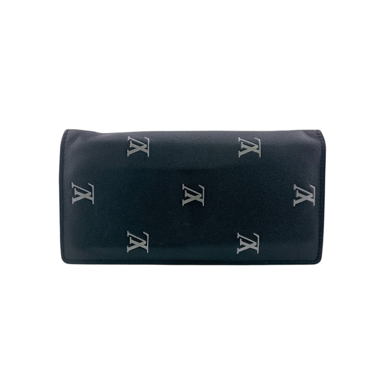 Louis Vuitton Wallet (Bi-Fold) Leather: Louis Vuitton Wallet (Bi-Fold) Leather Black bi-fold leather wallet from Louis Vuitton, measuring 9cm x 19cm x 2cm. This classic design showcases the iconic monogram pattern, a timeless symbol of