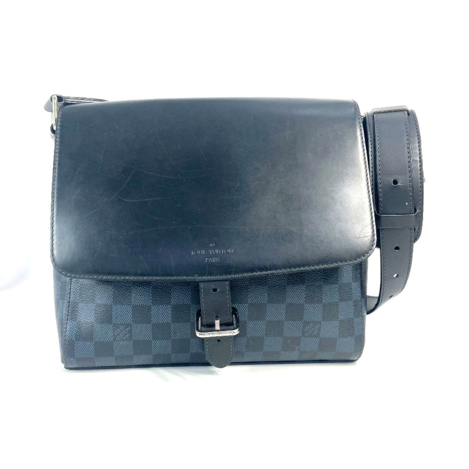 Canvas Louis Vuitton Pochette Bag Shoulder: Canvas Louis Vuitton Pochette Bag Shoulder Canvas Louis Vuitton Pochette Bag Shoulder is a navy canvas shoulder bag with a classic design, measuring 25.5cm x 29cm x 7cm. It comes with a dust bag for