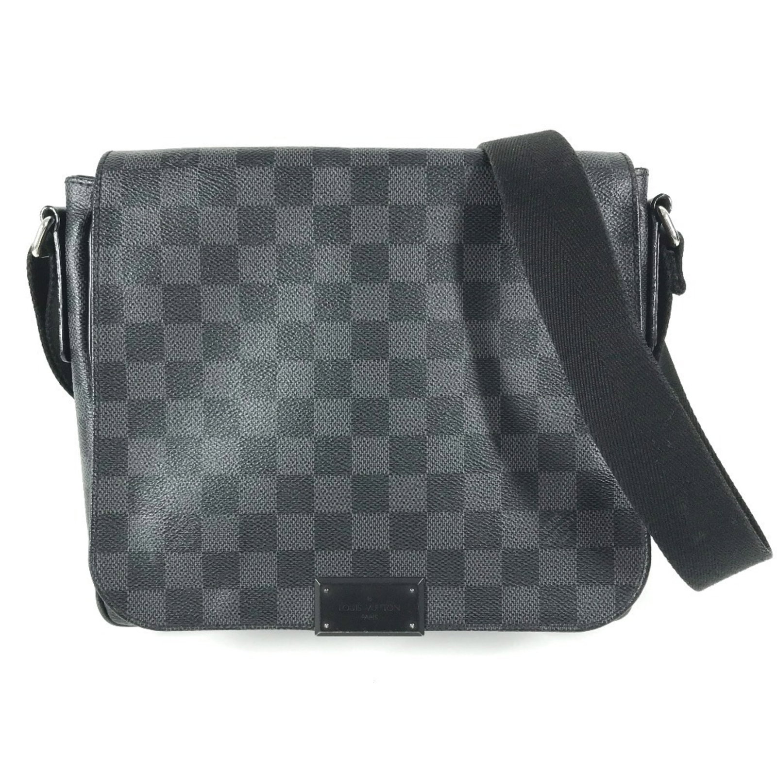 Louis Vuitton Messenger Bag Shoulder Bag Damier Graphite: Louis Vuitton Messenger Bag Shoulder Bag Damier Graphite Damier Graphite, a classic black and brown pattern, adorns this sleek Louis Vuitton Messenger Bag Shoulder Bag, crafted from high-quality