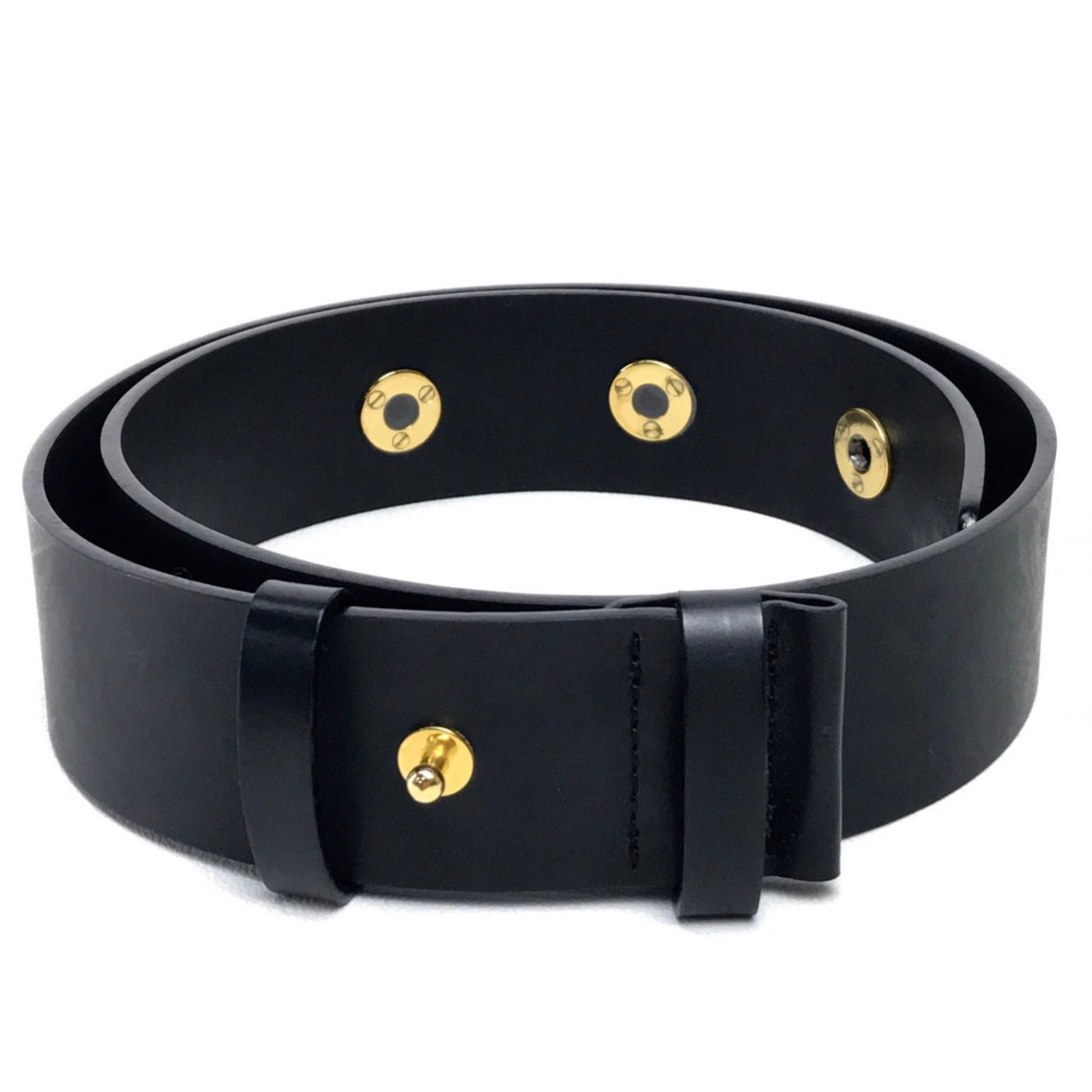 Bvlgari belt: Bvlgari belt Bvlgari belt in black leather with 3 adjustable belt holes and a dust bag for storage. Measuring 65cm-75cm in length and 4cm in width, this standard belt is a sleek accessory for women. T