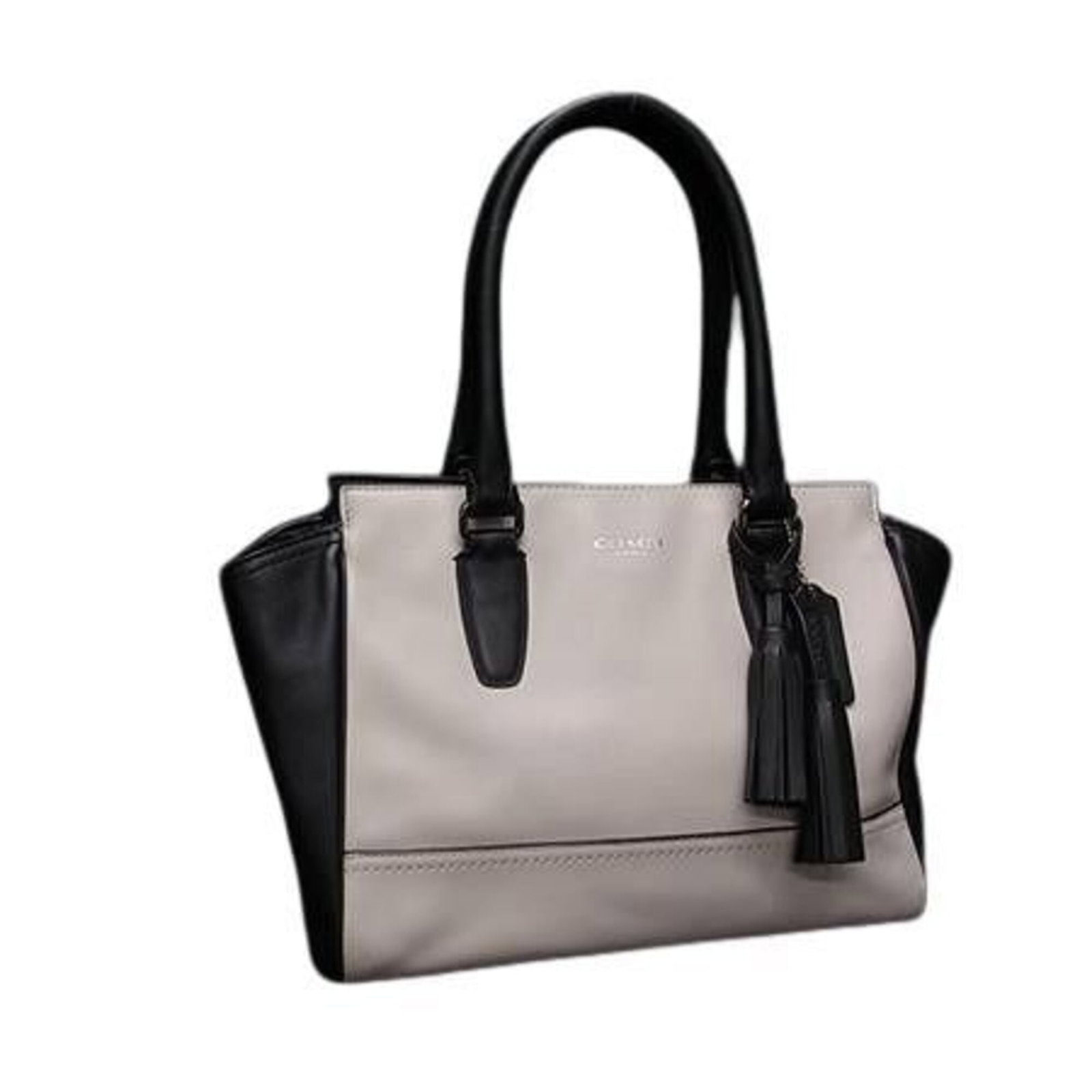 Handbag Leather Coach: Handbag Leather Coach This black leather handbag from Coach features a sleek design with a zipper closure, measuring 24cm x 37cm x 10cm. Made from high-quality leather, its classic style is both