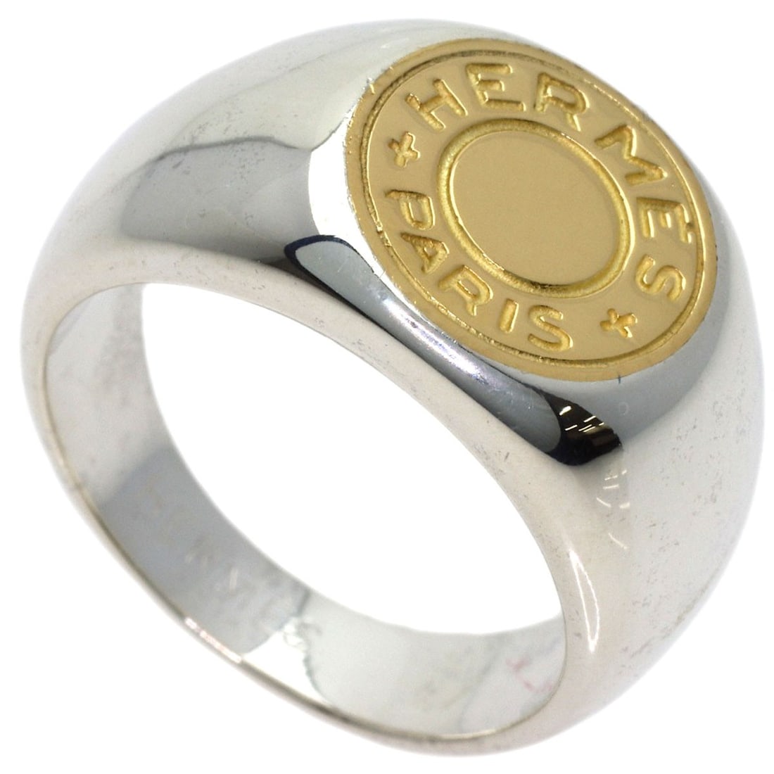 Hermes Serie Cru K18 Yellow Gold De Sel Ring: Hermes Serie Cru K18 Yellow Gold De Sel Ring K18 Yellow Gold De Sel Ring from Hermes features a sleek, silver metal exterior and is crafted from 18k gold, making it a luxurious and durable piece.