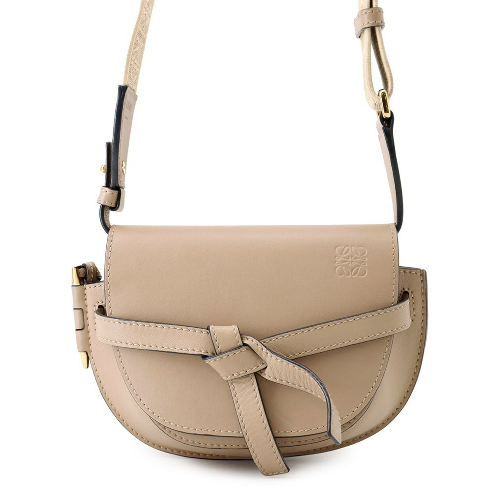 Shoulder Bag Leather: Shoulder Bag Leather Sand-colored leather shoulder bag with gold hardware, featuring a flap closure and adjustable strap length. This stylish bag measures 13.5cm x 20cm x 8cm and weighs 370g, making