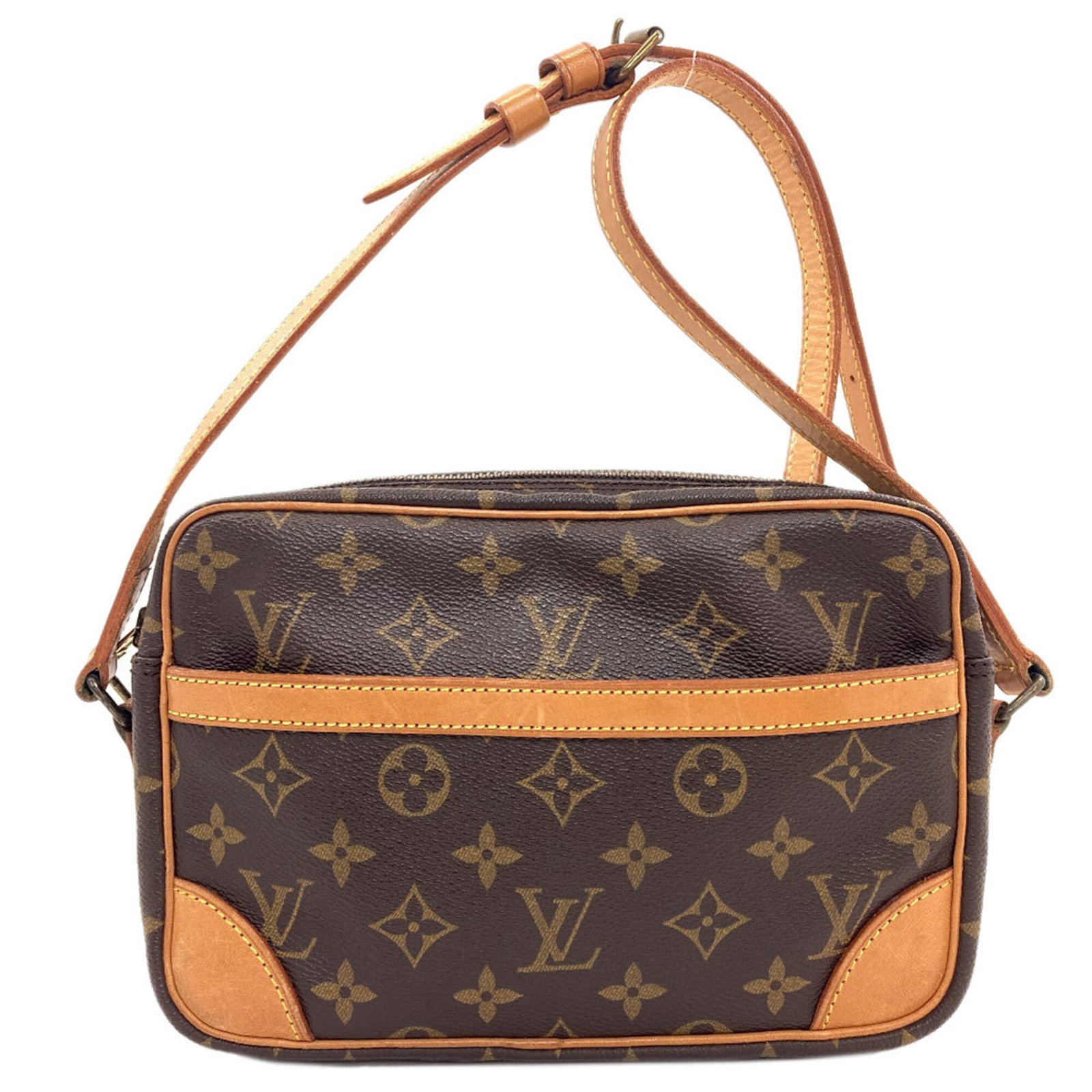 Shoulder Bag Monogram Louis Vuitton: Shoulder Bag Monogram Louis Vuitton Monogrammed with distinctive Louis Vuitton design, this shoulder bag boasts a timeless classic style. Made from high-quality materials and featuring a zip closure,