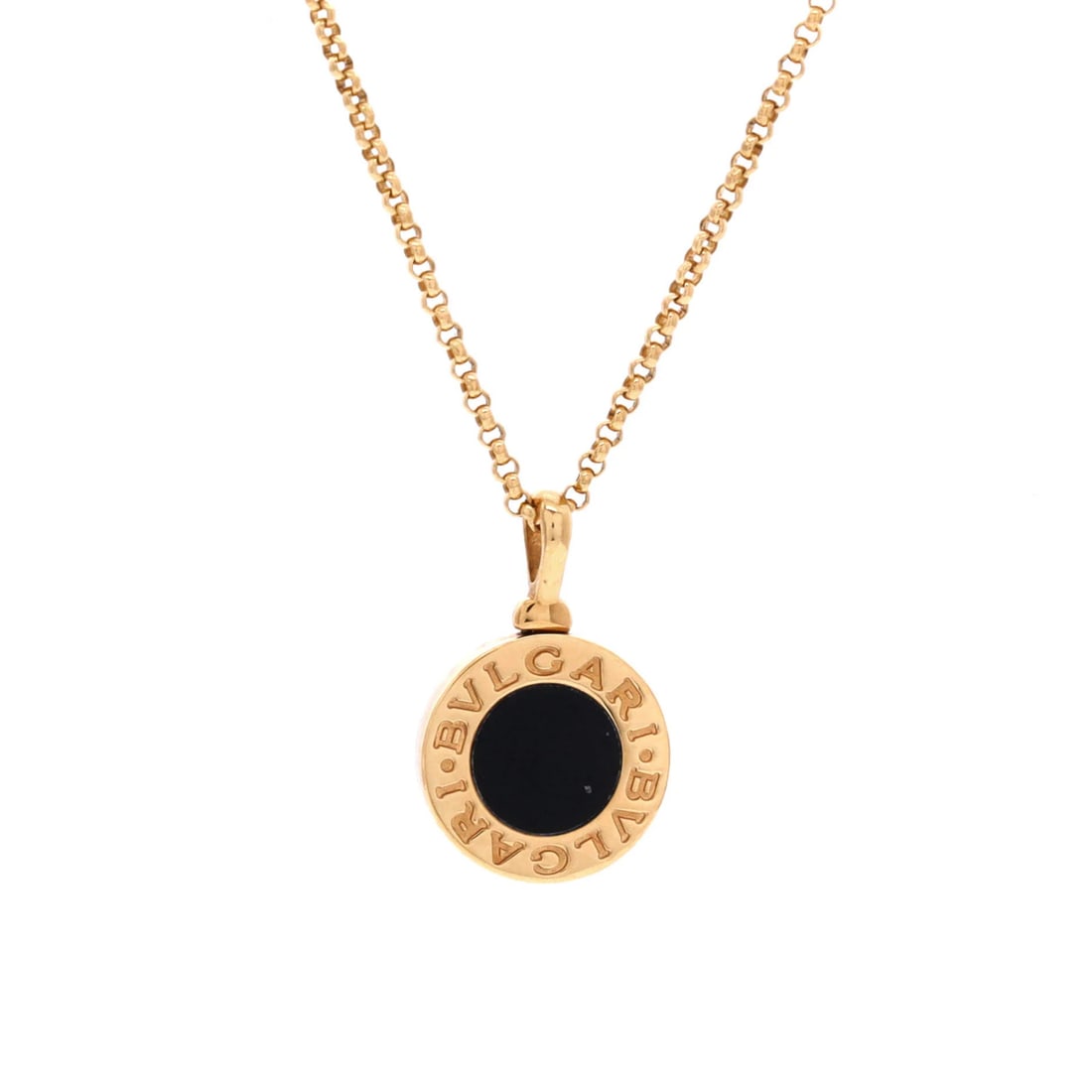 Yellow Gold Bvlgari Pendant Necklace Onyx: Yellow Gold Bvlgari Pendant Necklace Onyx 18K yellow gold pendant necklace with a vibrant onyx stone, crafted by Bvlgari. The 16.0-17.0" necklace features a 17.30mm pendant with 11.00mm width,