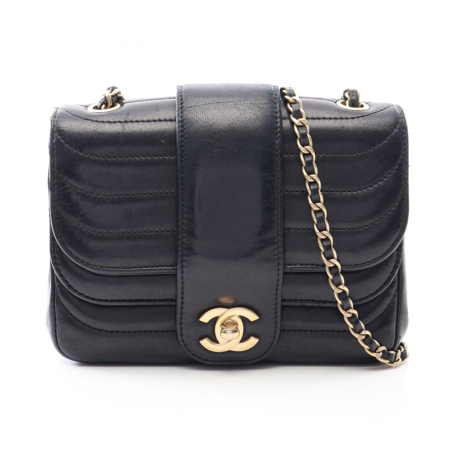 Shoulder Bag Leather Handbag Chanel: Shoulder Bag Leather Handbag Chanel Black lambskin leather shoulder bag from Chanel, measuring 14cm x 17.5cm x 6.5cm. This sleek and stylish handbag features high-quality leather construction,