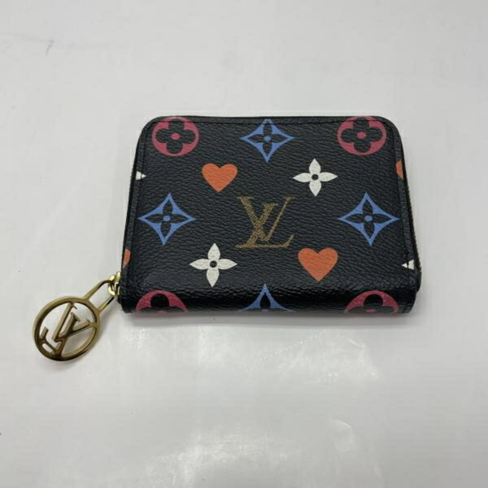 Coin Purse M80305 Game Playing Cards Louis Vuitton Zippy Wallet: Coin Purse M80305 Game Playing Cards Louis Vuitton Zippy Wallet The Louis Vuitton M80305 Game Playing Cards Zippy Wallet is a sleek and stylish accessory, featuring the iconic monogram pattern in