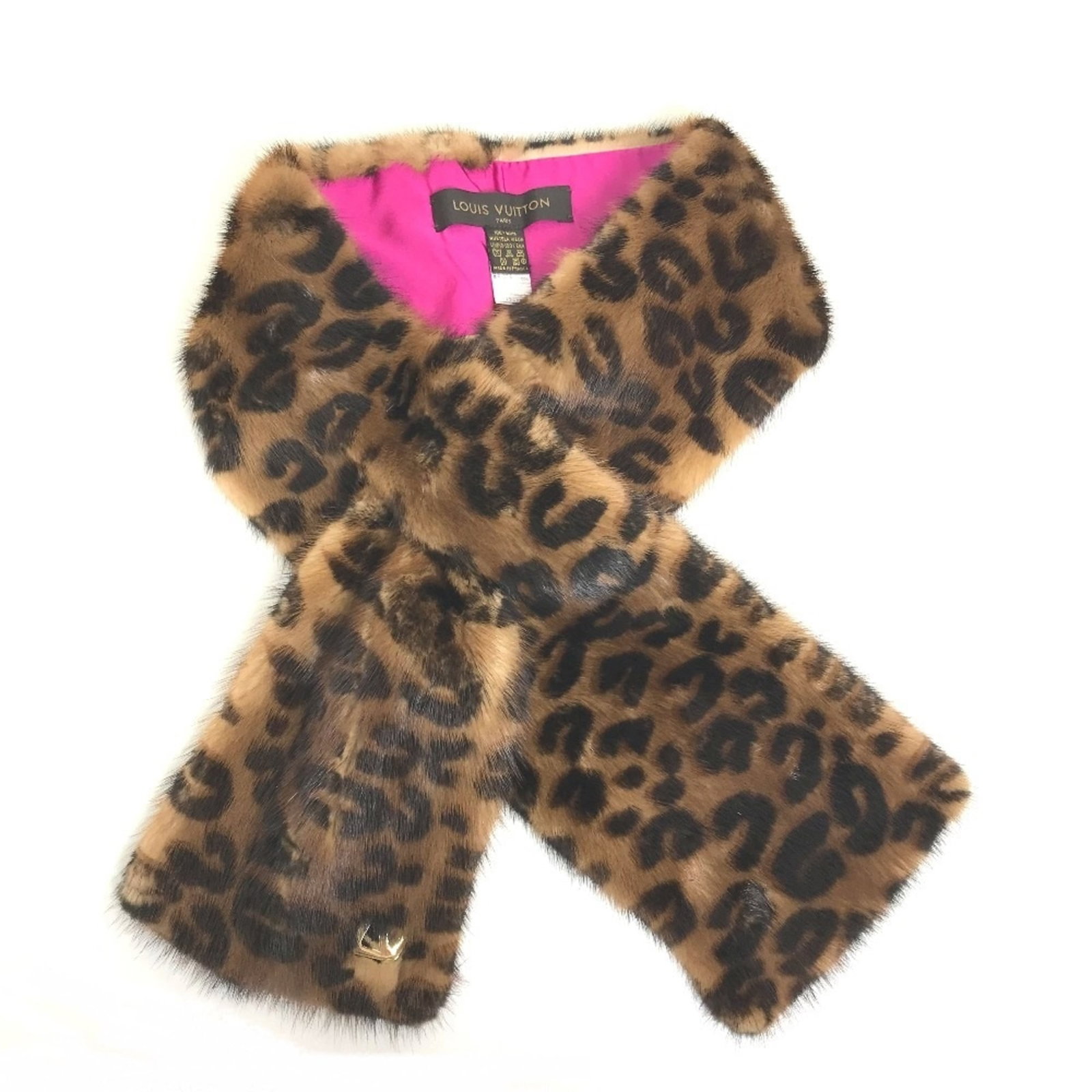 Tippet Fur Silk Louis: Tippet Fur Silk Louis Tippet Fur Silk Louis is a unique piece featuring a combination of fur and silk materials in a brown and pink color palette. Measuring 1.14m x 15cm, this distinctive handbag stan