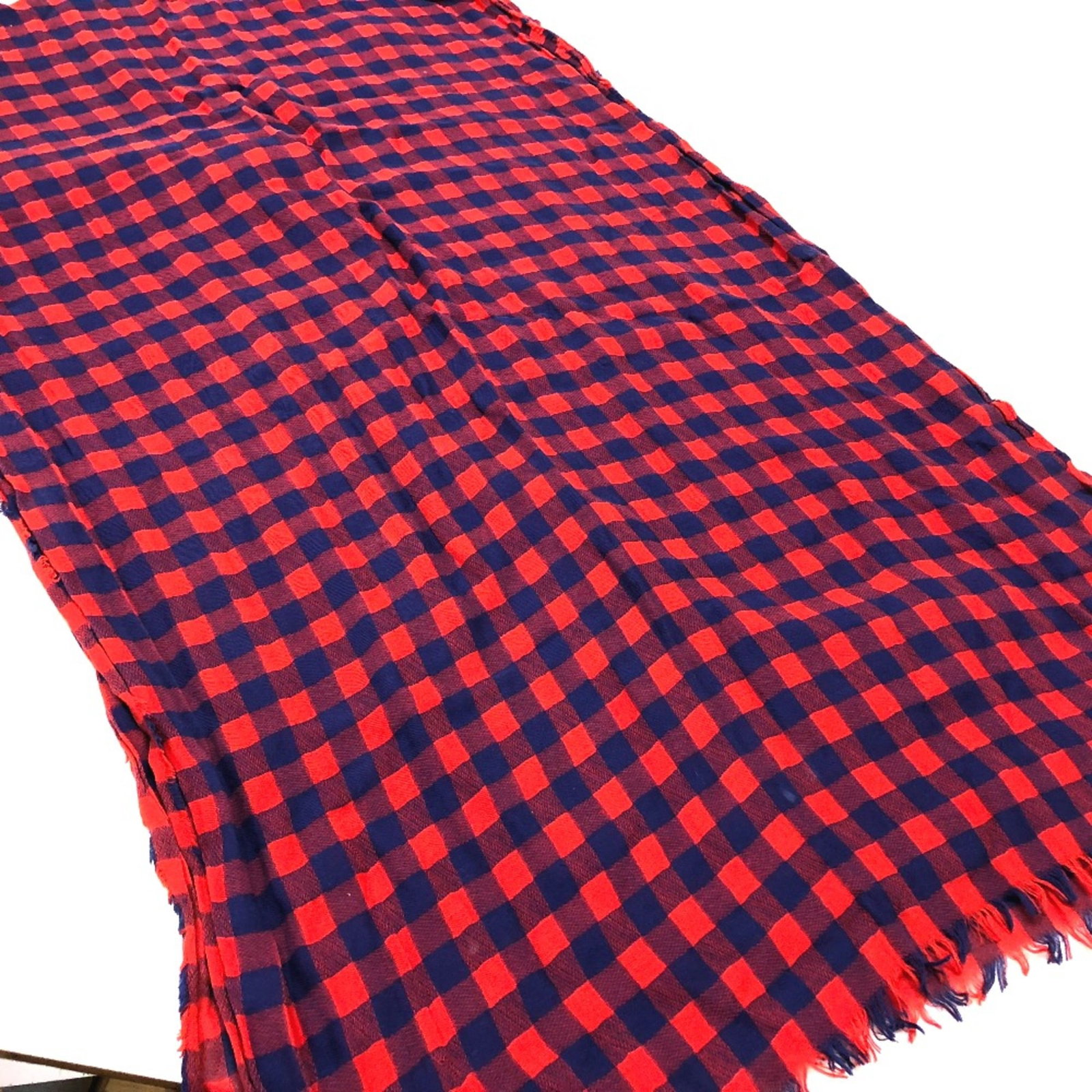 Louis Vuitton Cotton Stole: Louis Vuitton Cotton Stole Stole from the iconic Louis Vuitton brand, this cotton piece boasts a striking red hue. Measuring 78.7 inches wide and 27.6 inches tall, it offers a unique and eye-catching