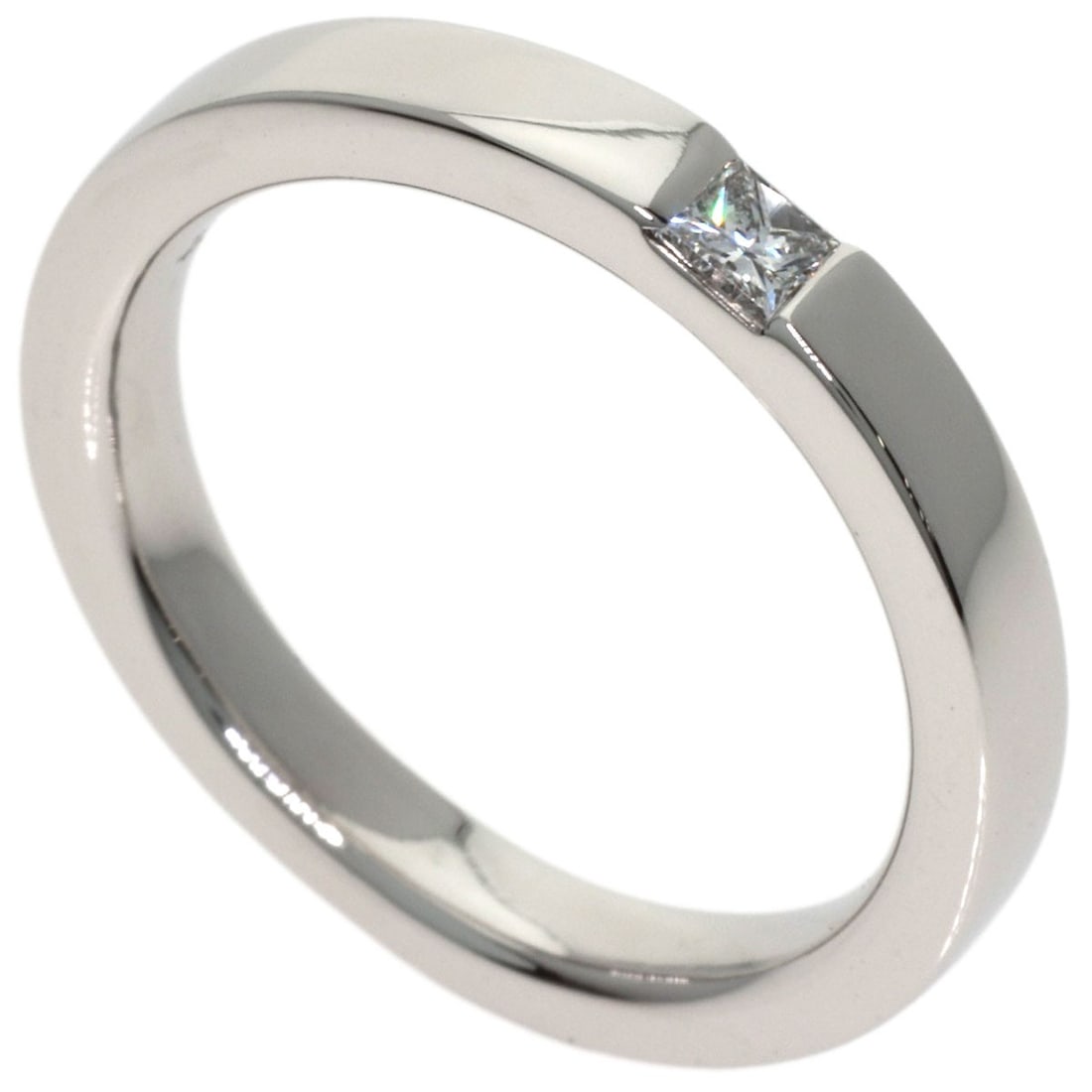 Ring Platinum With Diamond Princess Cut Band Winston Harry: Ring Platinum With Diamond Princess Cut Band Winston Harry Platinum ring with a stunning diamond princess cut band, crafted from 950 platinum metal. The ring boasts a sleek silver metal exterior and f