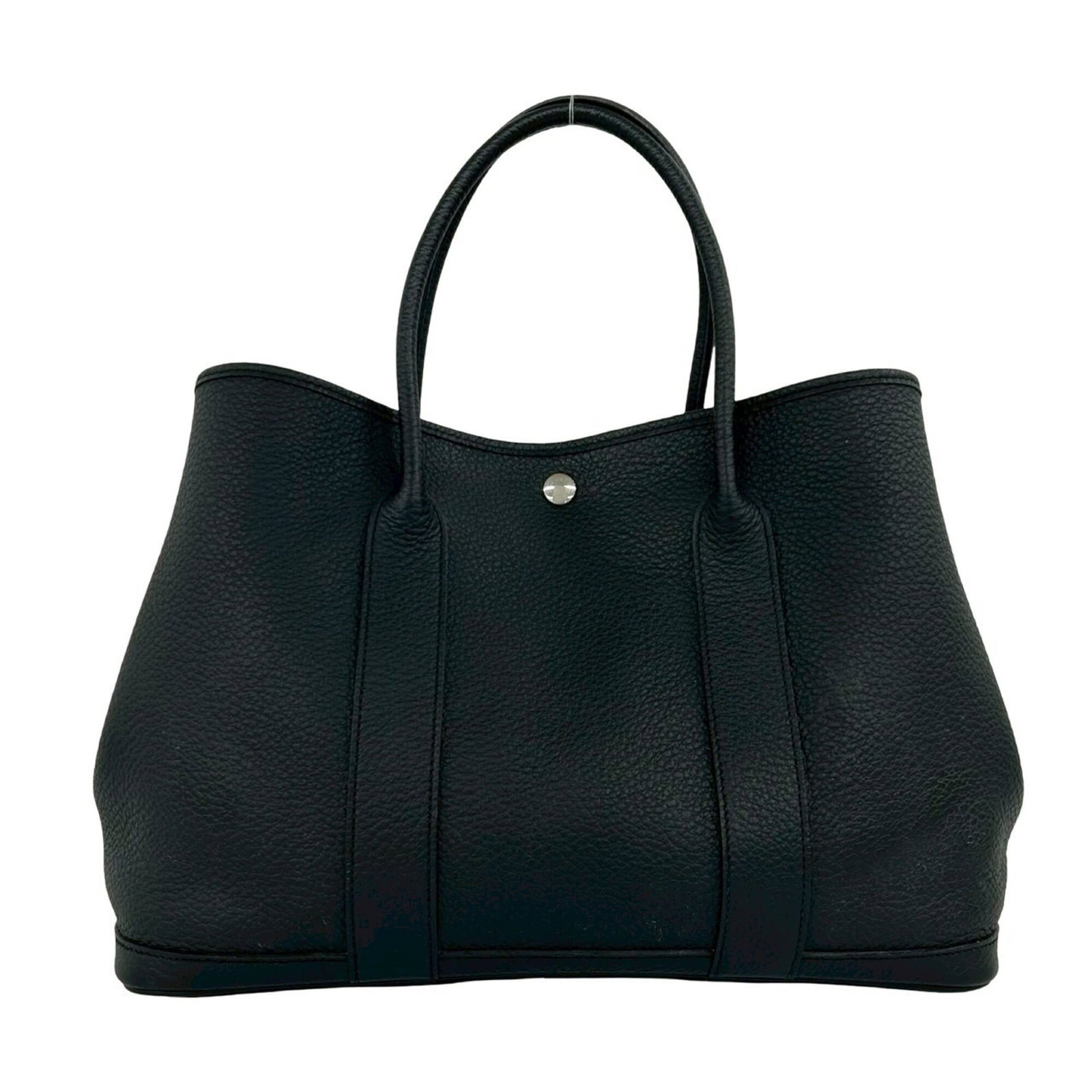 Handbag Tote Bag Country Leather Hermes: Handbag Tote Bag Country Leather Hermes Country leather construction provides a sturdy base for this black tote bag, measuring 24cm x 36cm x 17.5cm. The bag's simple design makes it a versatile