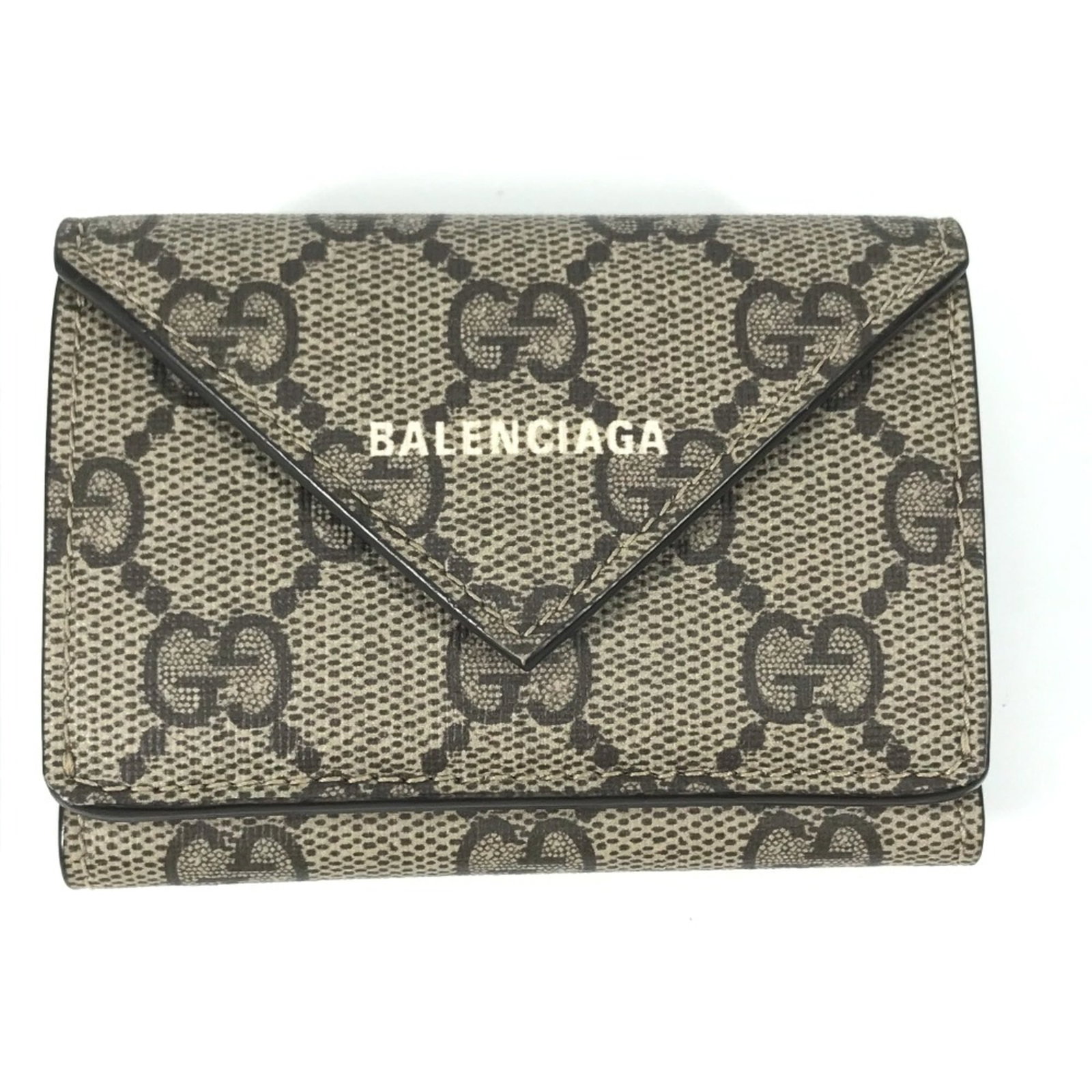 Gucci Wallet (Tri-Fold) Other: Gucci Wallet (Tri-Fold) Other Tri-fold wallet from Gucci, featuring a classic beige color and a compact design. Made from a durable material, this wallet measures 9.5cm x 7cm in width and 3.7cm x
