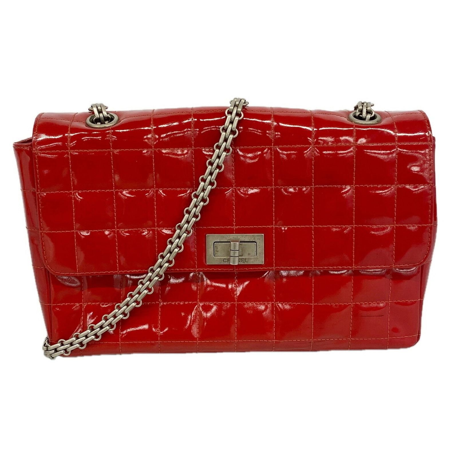 Patent Leather Chanel Bag Shoulder: Patent Leather Chanel Bag Shoulder Patent leather Chanel bag shoulder in a striking red color, adorned with silver hardware. This shoulder bag measures 17cm x 25cm x 6cm, making it a compact and