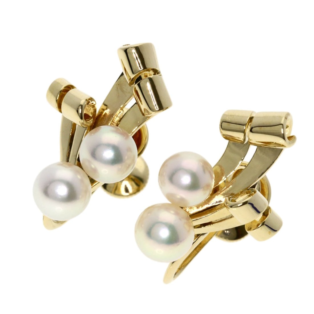 K14 Yellow Gold Mikimoto Pearl Earring: K14 Yellow Gold Mikimoto Pearl Earring K14 Yellow Gold Mikimoto Pearl Earring boasts a stunning gold finish and a luminous pearl, expertly crafted in high-quality K14 Yellow Gold. The earring's sleek