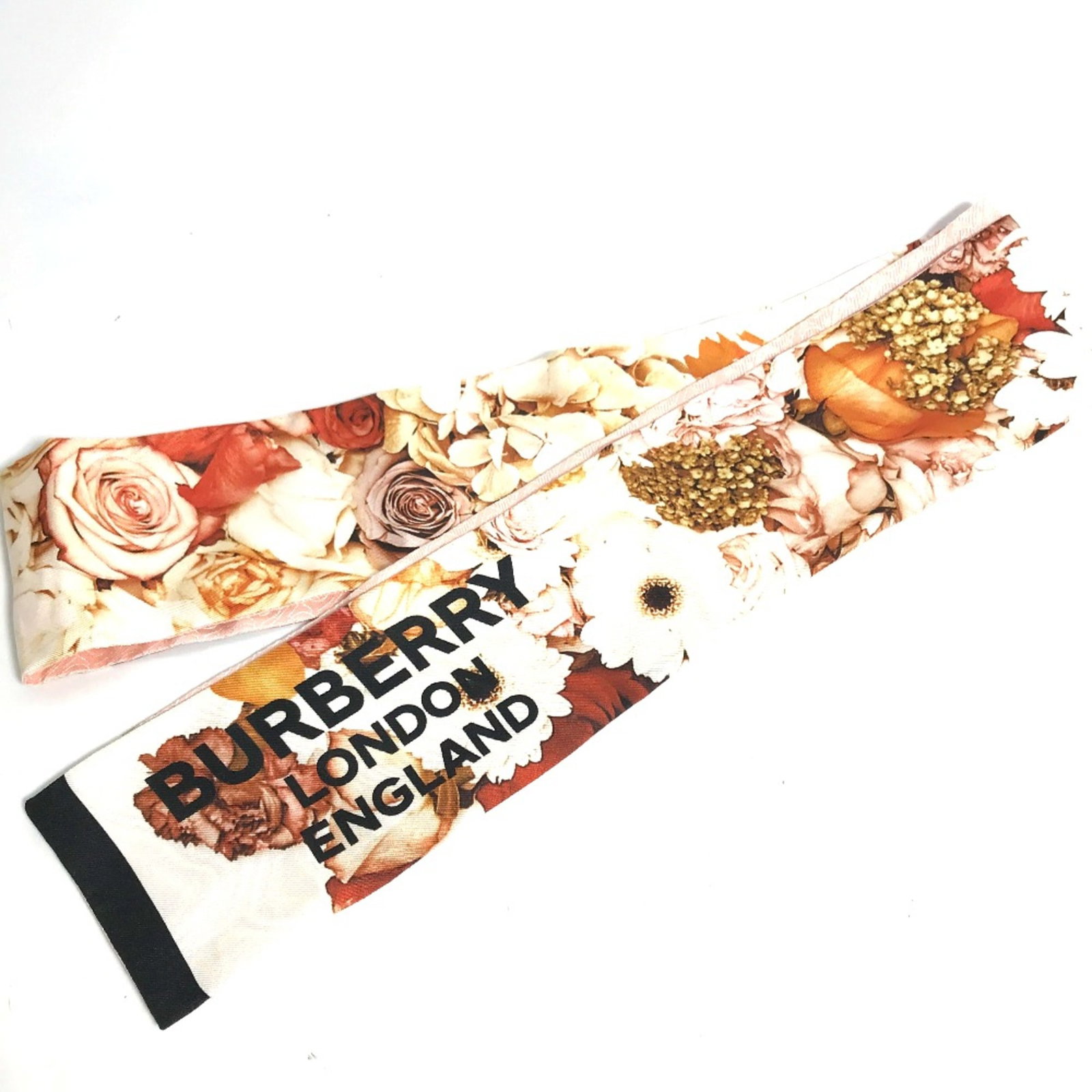Burberry Scarf Cloth: Burberry Scarf Cloth Pink Burberry scarf cloth, measuring 3.1 x 6.3 inches and 8cm x 160cm, is a stated value item. The cloth features a pink color and is made of a cloth material. This scarf cloth be