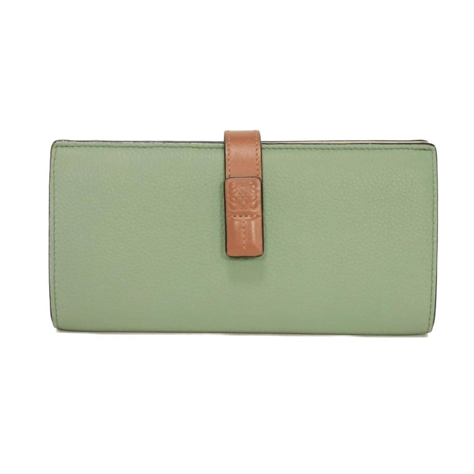 Leather Bi Fold Long Wallet: Leather Bi Fold Long Wallet Leather bi-fold long wallet with a rich green calfskin finish, measuring 8.8cm x 17.5cm x 2.3cm. This stylish wallet features a classic design with a bi-fold layout, perfec