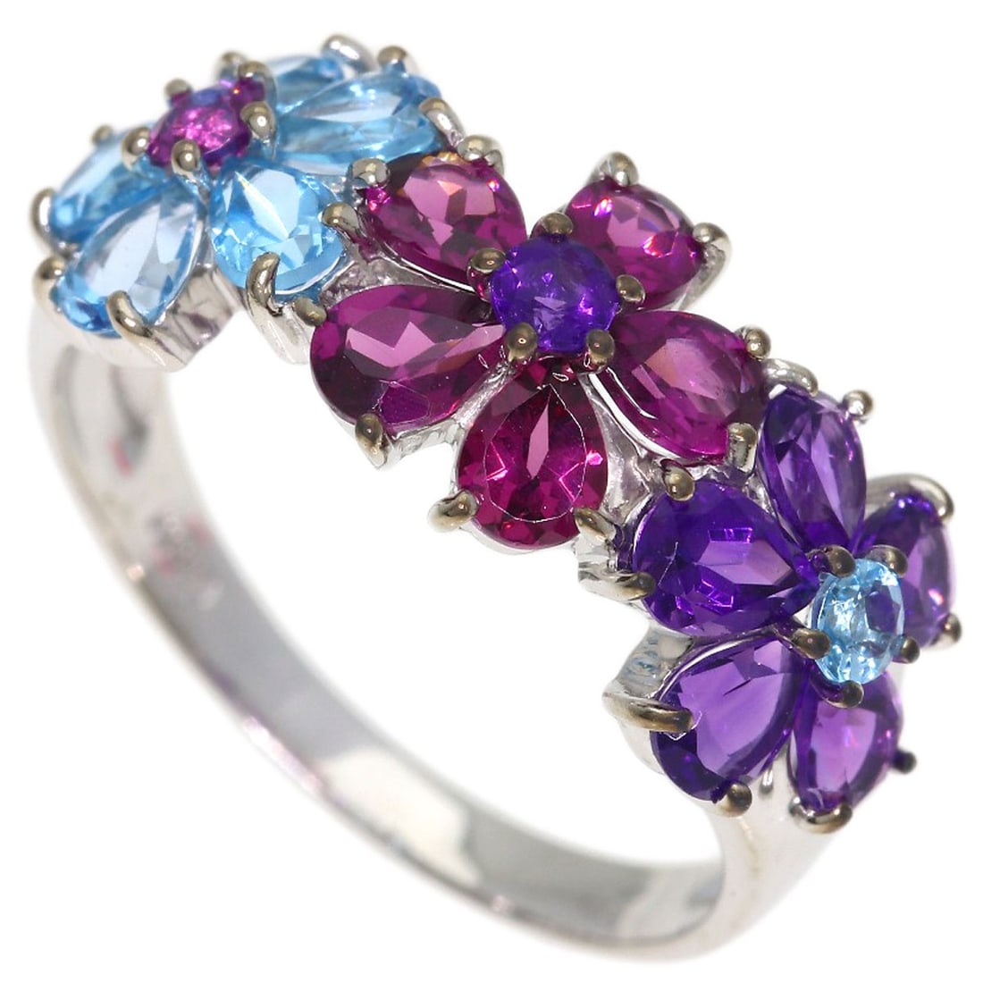 Ponte Vecchio Flower Motif Blue Topaz Amethyst Garnet Ring K18 White Gold: Ponte Vecchio Flower Motif Blue Topaz Amethyst Garnet Ring K18 White Gold K18 White Gold Ring Features a Stunning Garnet Centered Design, Completed with Blue Topaz and Amethyst Motifs, Set against a W