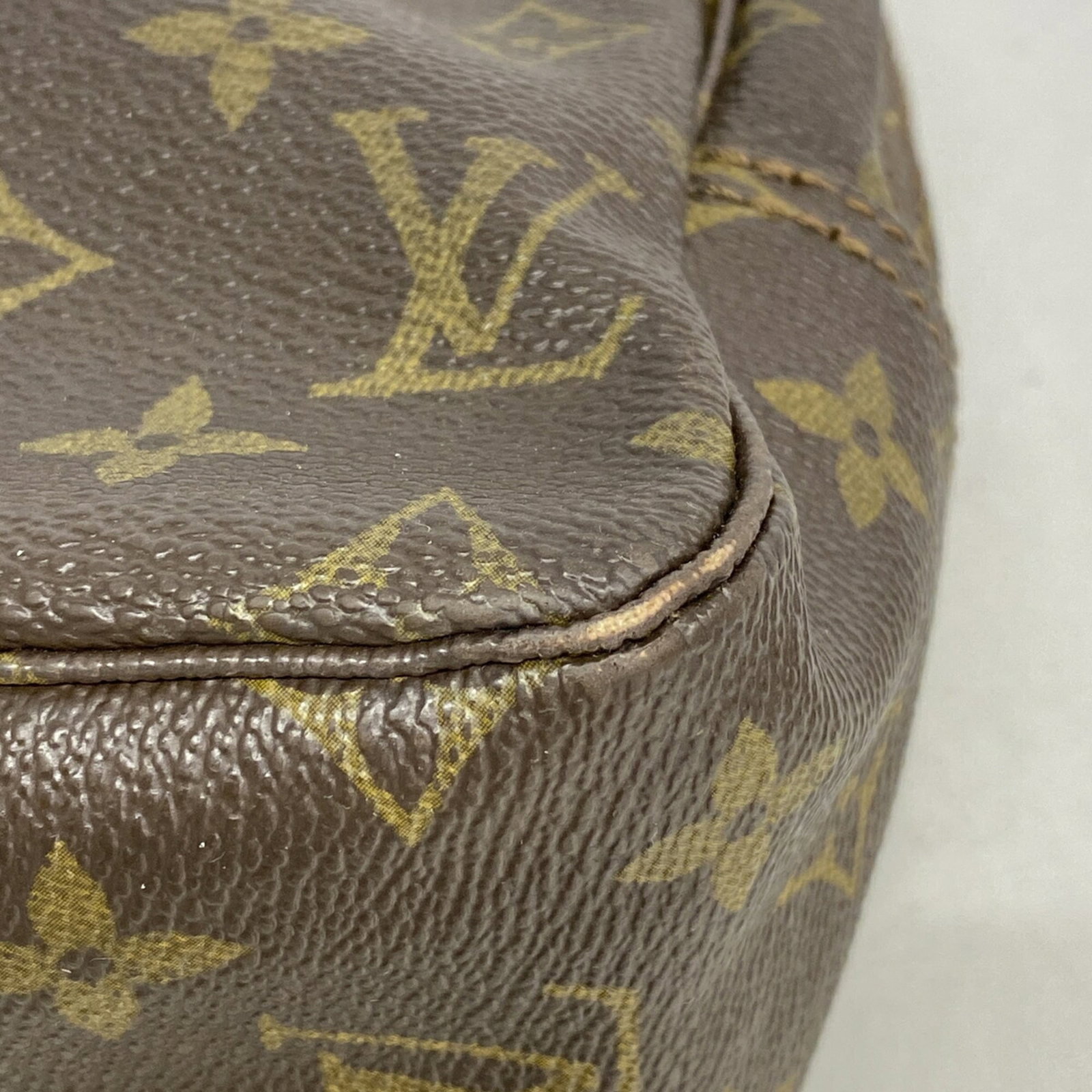 Louis Vuitton Pouch - 7