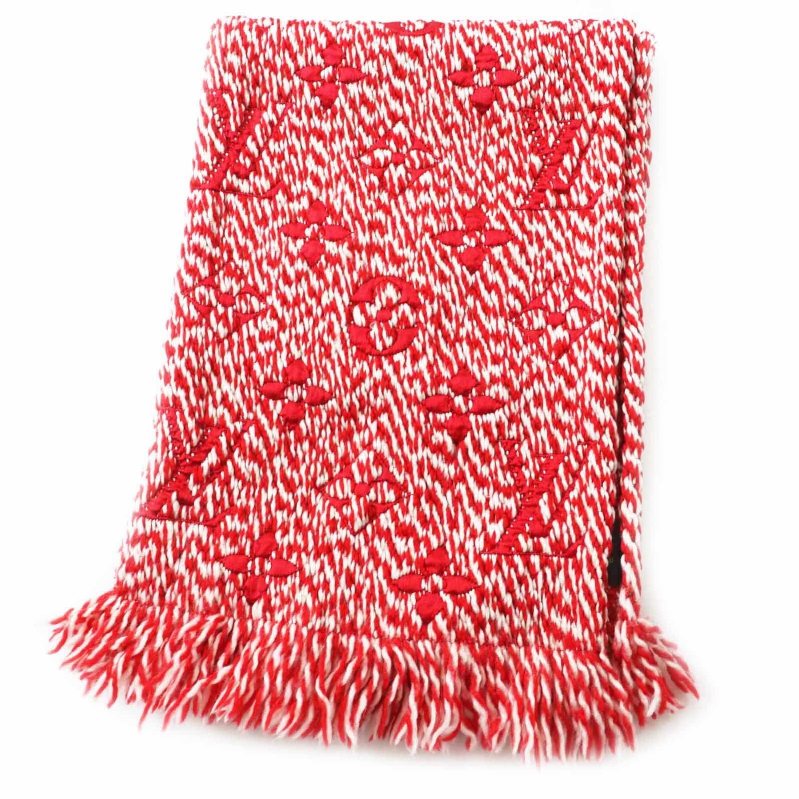 Silk Shawl Louis Vuitton Wool 89%: Silk Shawl Louis Vuitton Wool 89% Silk Shawl in Red and White, Made from 89% Wool and 11% Silk, Measuring 1.5m x 28cm. This Louis Vuitton shawl boasts a striking red and white color combination,