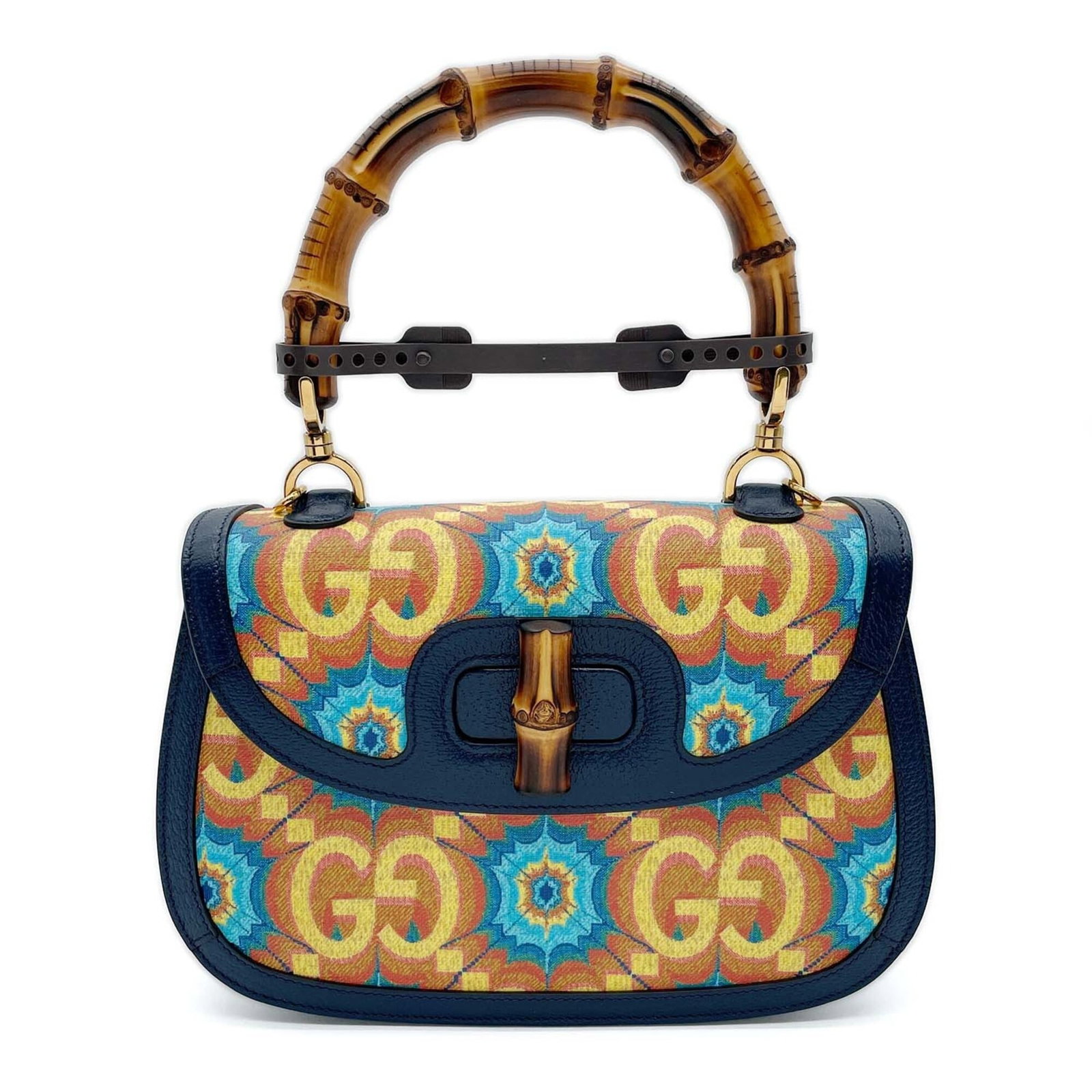 Handbag Gucci Pvc Leather: Handbag Gucci Pvc Leather Gucci's iconic handbag is crafted from a unique blend of PVC and leather, resulting in a striking blue hue that adds a touch of sophistication to any outfit. Measuring 18cm x