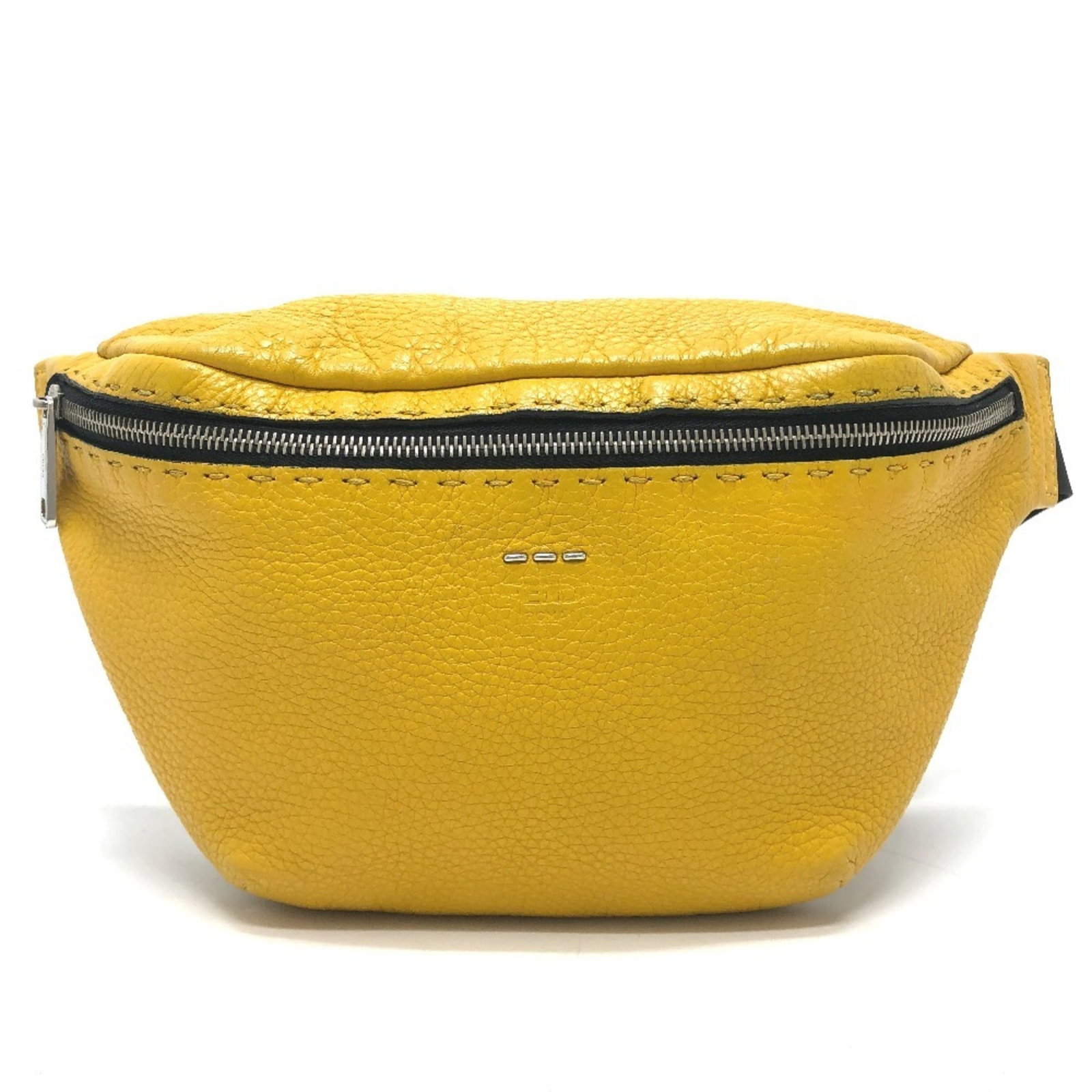 Sling Bag Leather Fendi: Sling Bag Leather Fendi Sling bag in yellow leather from Fendi, measuring 17.5cm x 18.5cm x 2.5cm. The bag features high-quality leather construction and a classic design. A signature is present on