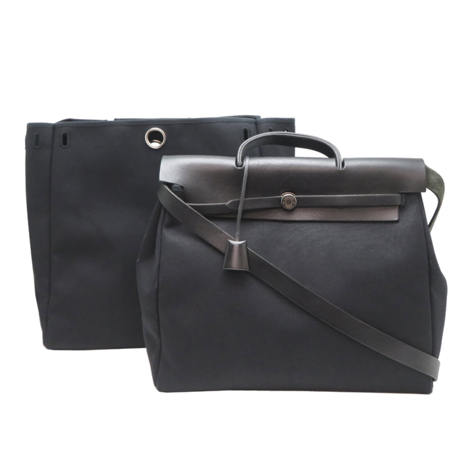 Handbag Toile Hermes Officier: Handbag Toile Hermes Officier Toile Officier handbag from the iconic French fashion house Hermes, crafted from high-quality materials and featuring the distinctive black color and classic design. Meas