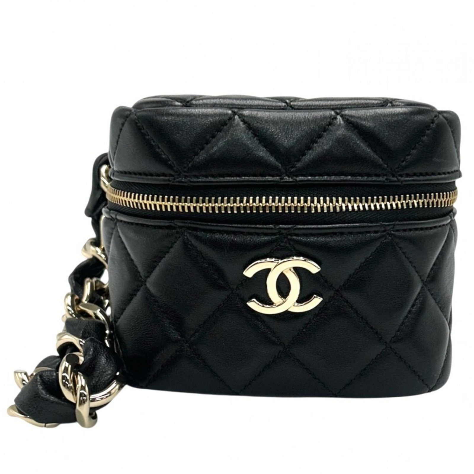 Handbag Leather from Chanel: Handbag Leather from Chanel This luxurious black lambskin handbag from Chanel boasts a sleek design with a classic 10cm x 10cm x 12cm size. The 40cm long handle provides a comfortable and stylish way 