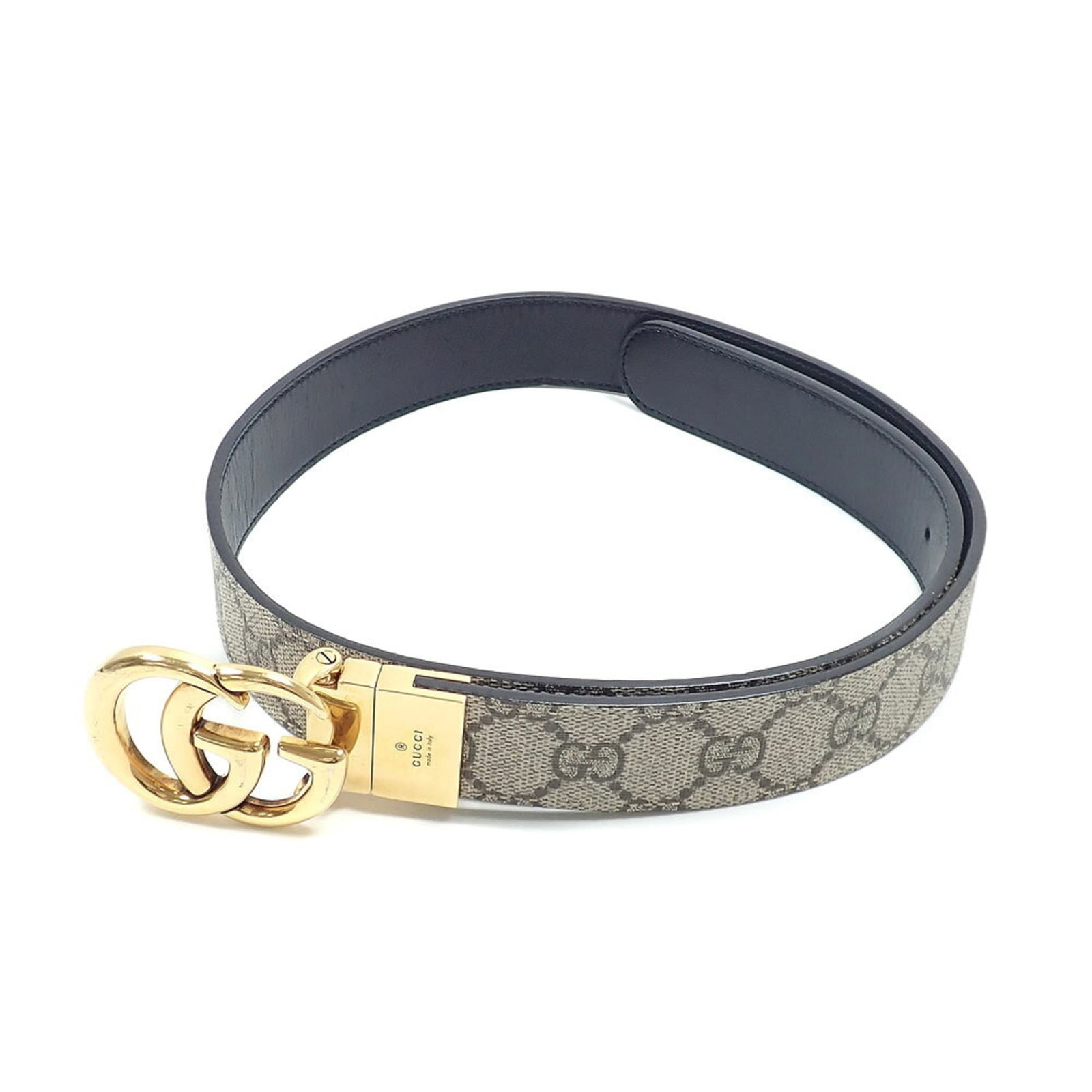 Standard Belt Gucci: Standard Belt Gucci Standard Belt Gucci is made from high-quality leather, available in beige and black colors. The belt measures 75cm-83cm in length and 3cm in width, making it a versatile accessory 