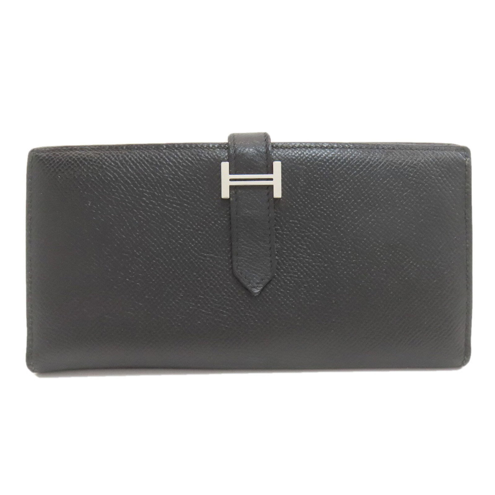 Hermes Coin Purse/ Coin Case Epsom Leather: Hermes Coin Purse/ Coin Case Epsom Leather Epsom leather craftsmanship shines in this sleek black coin purse/coin case from Hermes, measuring 9cm x 18cm x 1.5cm. The compact design and precise