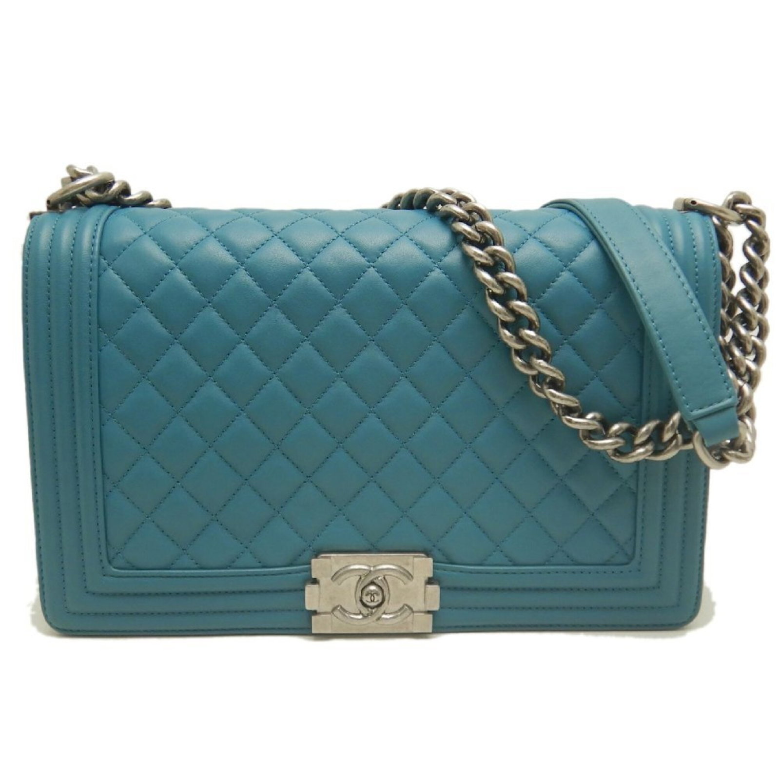 Shoulder Bag Leather Chanel: Shoulder Bag Leather Chanel This stunning shoulder bag is crafted from luxurious lambskin leather, featuring a classic Matelasse design. Measuring 17cm x 25cm x 7cm, it boasts a spacious interior and