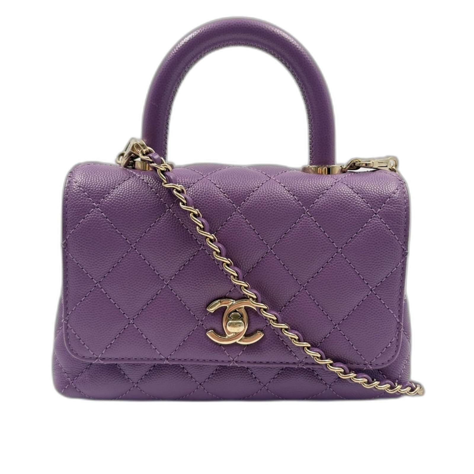 Handbag Chanel: Handbag Chanel The Matelasse handbag from Chanel boasts a striking purple hue and a sophisticated design. Measuring 13cm x 19cm x 8cm, this stylish accessory features adjustable straps with a handle