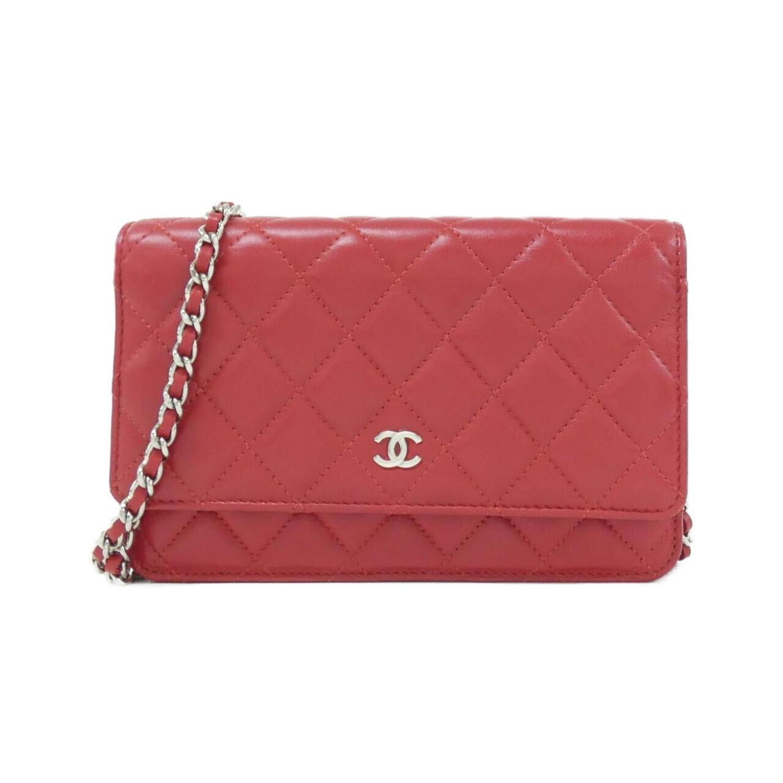 Chain shoulder leather wallet: Chain shoulder leather wallet Chain shoulder leather wallet in vibrant red lamb leather, measuring 13cm x 19cm x 4cm. The sleek design features a chain shoulder strap, adding a touch of modern