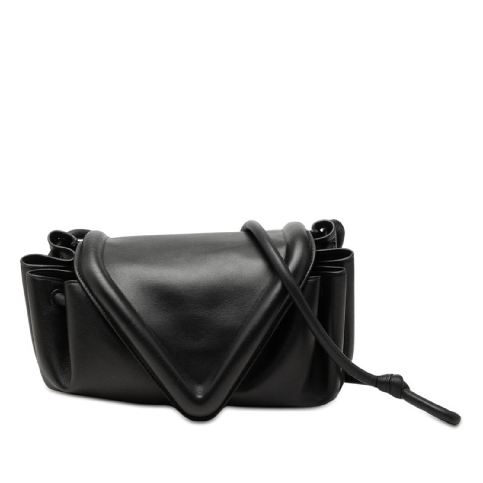 Bottega Veneta Shoulder Bag Leather: Bottega Veneta Shoulder Bag Leather Black Bottega Veneta Leather Shoulder Bag, 19cm x 25cm x 11cm. Made from high-quality leather, this shoulder bag features a classic design with clean lines and a