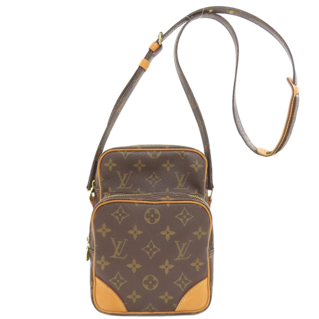Monogram Canvas Louis Vuitton M45236 Amazon Shoulder Bag: Monogram Canvas Louis Vuitton M45236 Amazon Shoulder Bag Monogram canvas exterior adds a touch of classic elegance to this brown shoulder bag from LOUIS VUITTON. The iconic M45236 style is