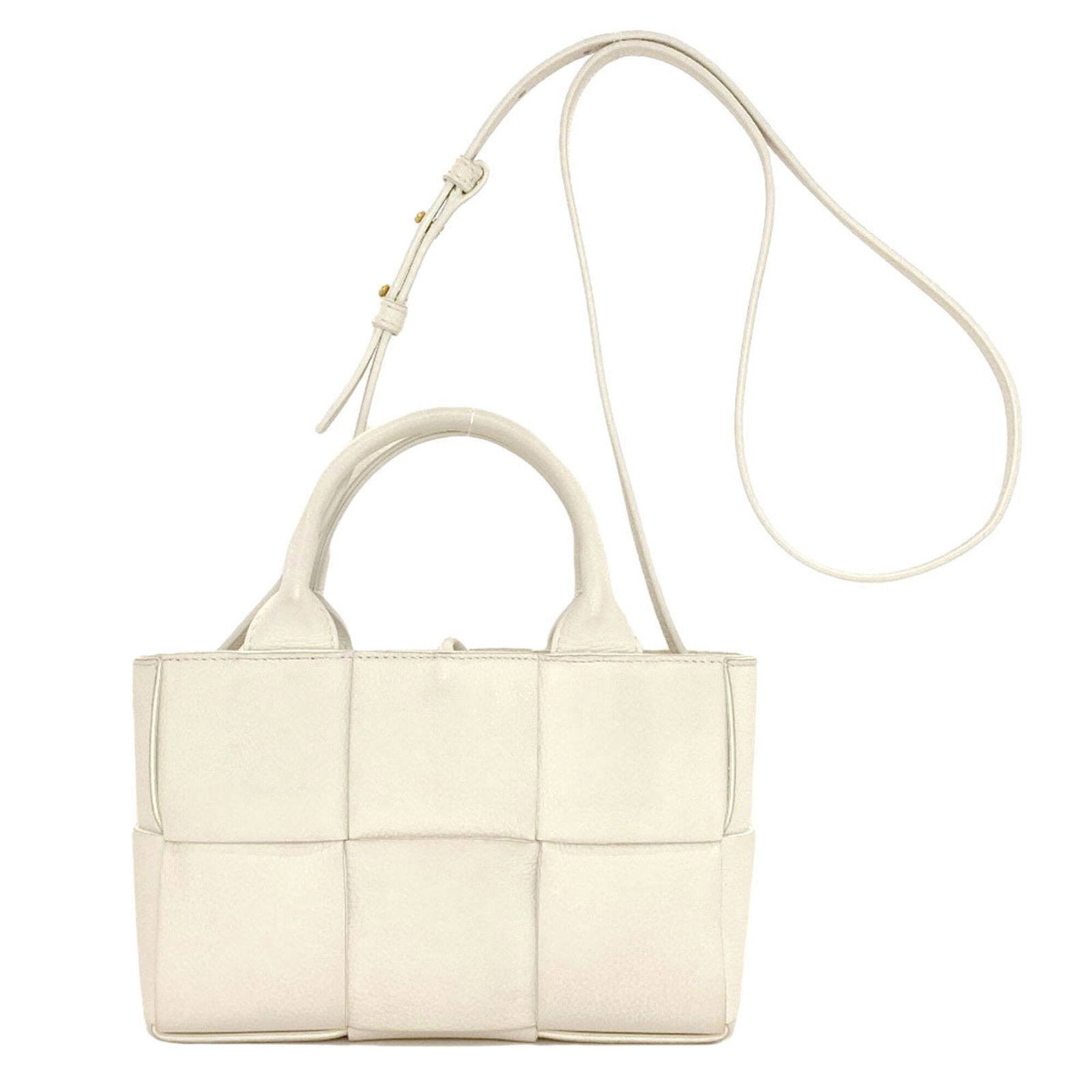 Pouch Leather Handbag Bottega: Pouch Leather Handbag Bottega Bottega Veneta's Pouch Leather Handbag boasts a sleek, white calfskin design with clean lines and a compact size, measuring 13cm x 23cm x 7cm. This stylish pouch
