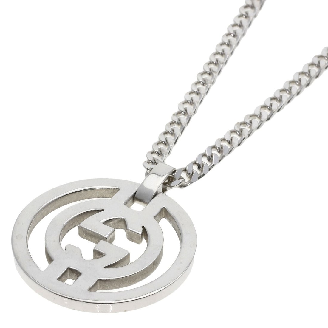 Silver Interlocking Gucci Necklace: Silver Interlocking Gucci Necklace Silver Interlocking Gucci Necklace, a sleek and modern design featuring an interlocking Gucci logo in silver metal, measuring 22 inches in length. This stylish