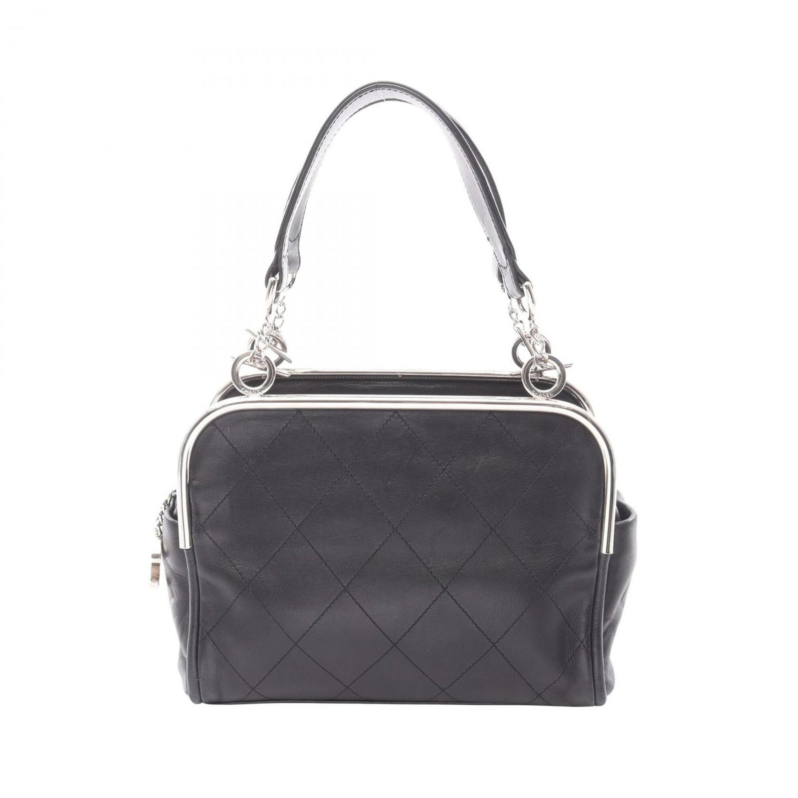 Handbag Leather from Chanel: Handbag Leather from Chanel Lambskin handbag from Chanel, featuring black leather and silver hardware, measures 17cm x 22cm x 12cm. This classic design showcases the iconic brand's signature style, wi